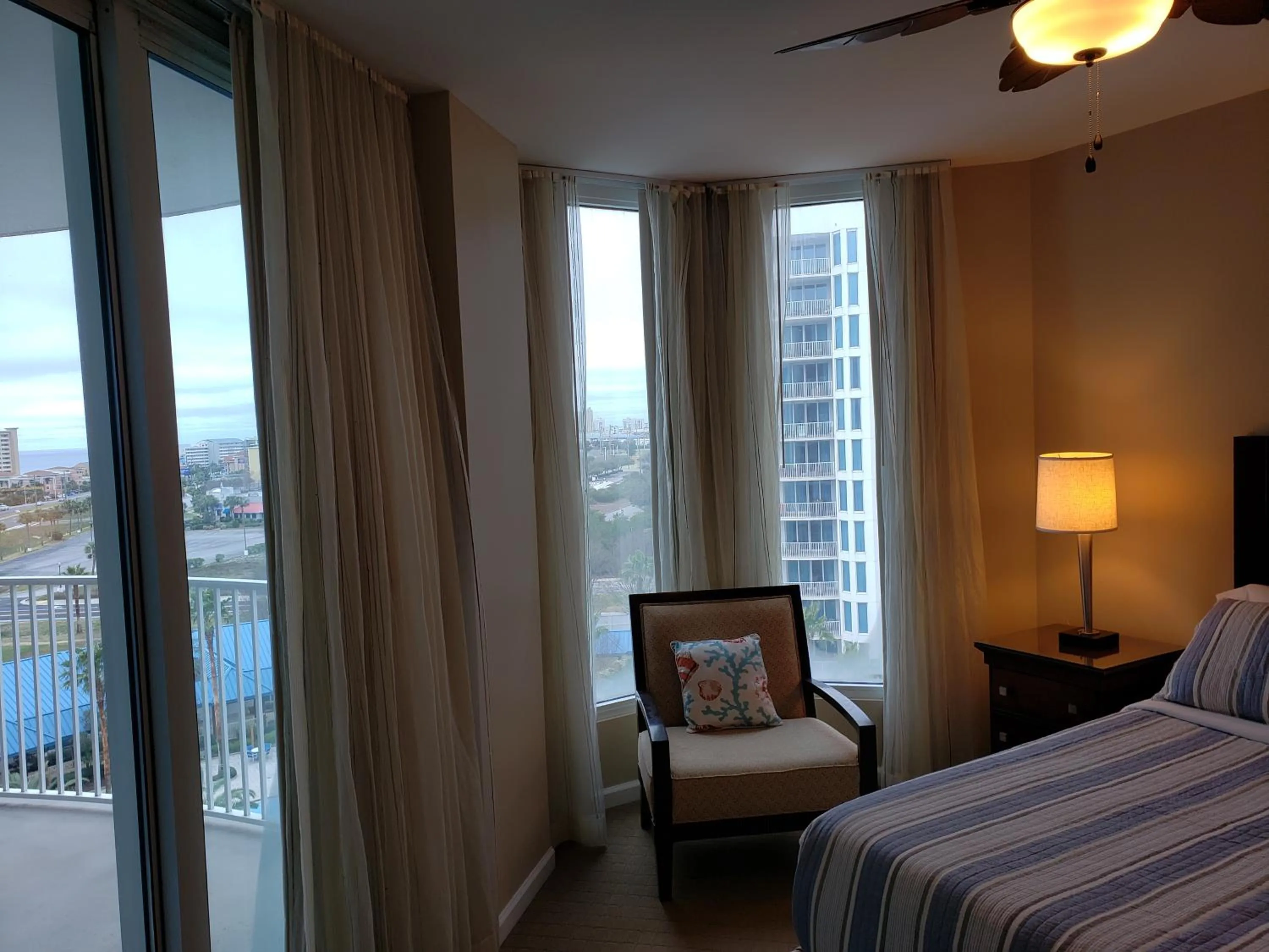 Bed in 1815 A Slice of Heaven Destin - Pool & Ocean View