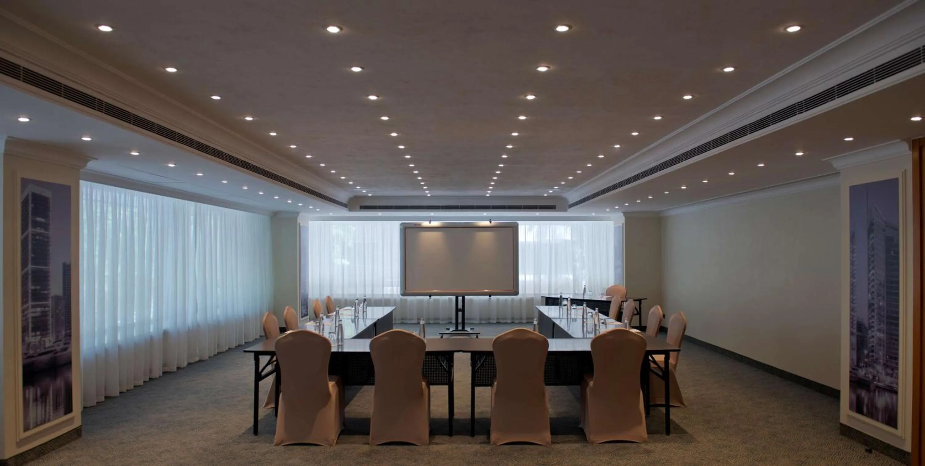 Meeting/conference room in Radisson Blu Martinez Beirut