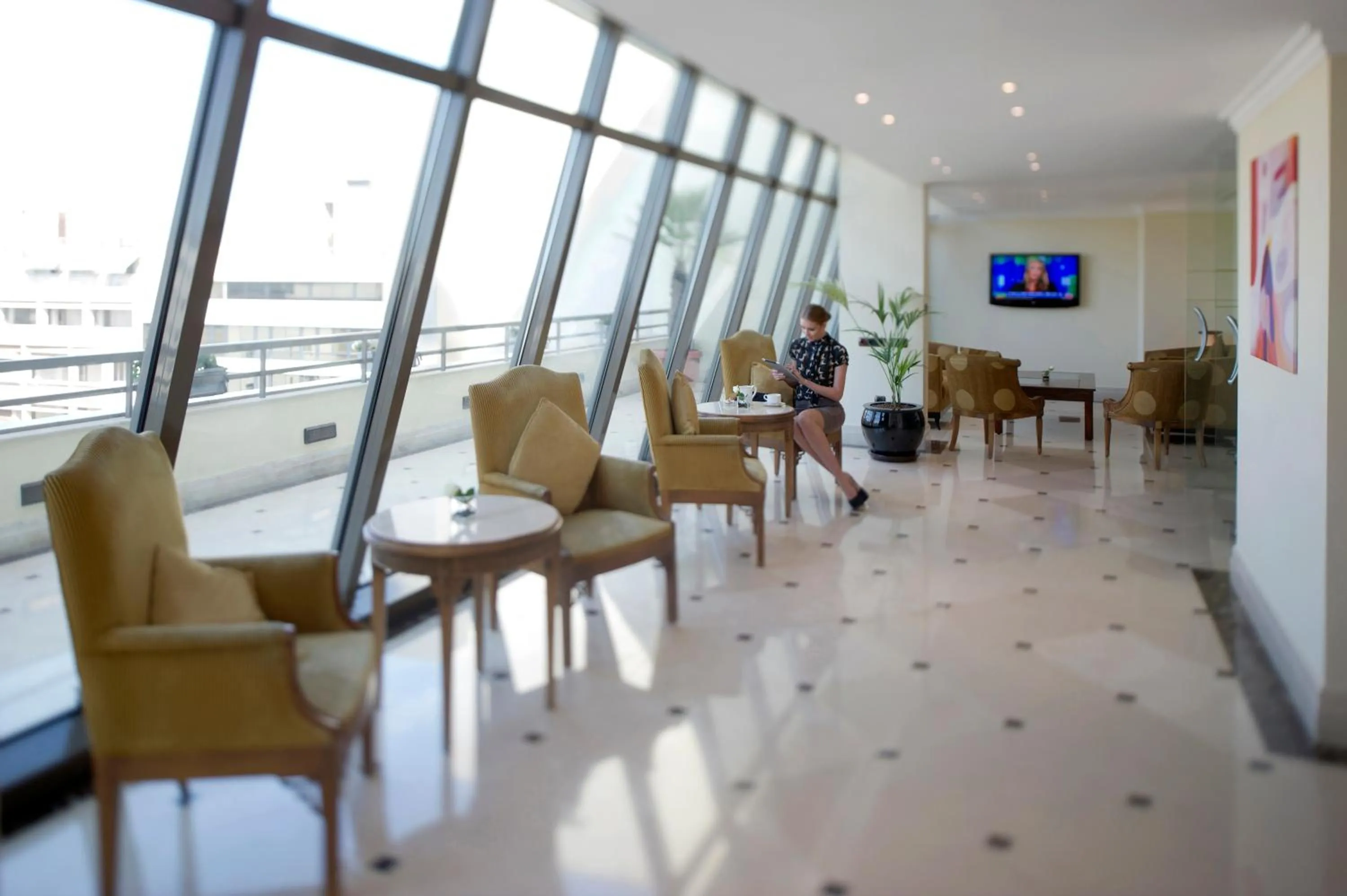 Lounge or bar in Radisson Blu Martinez Beirut