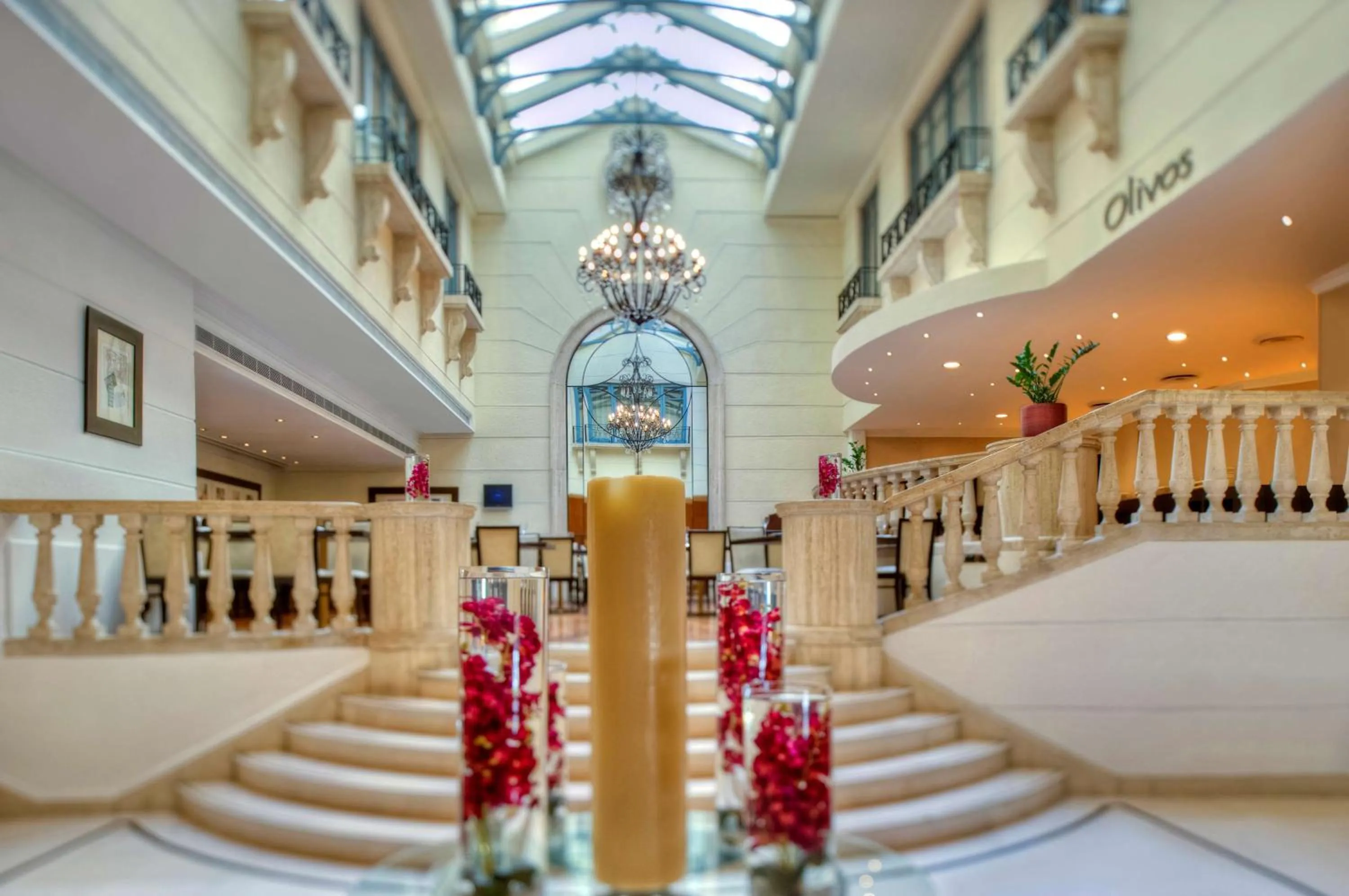 Restaurant/places to eat in Radisson Blu Martinez Beirut