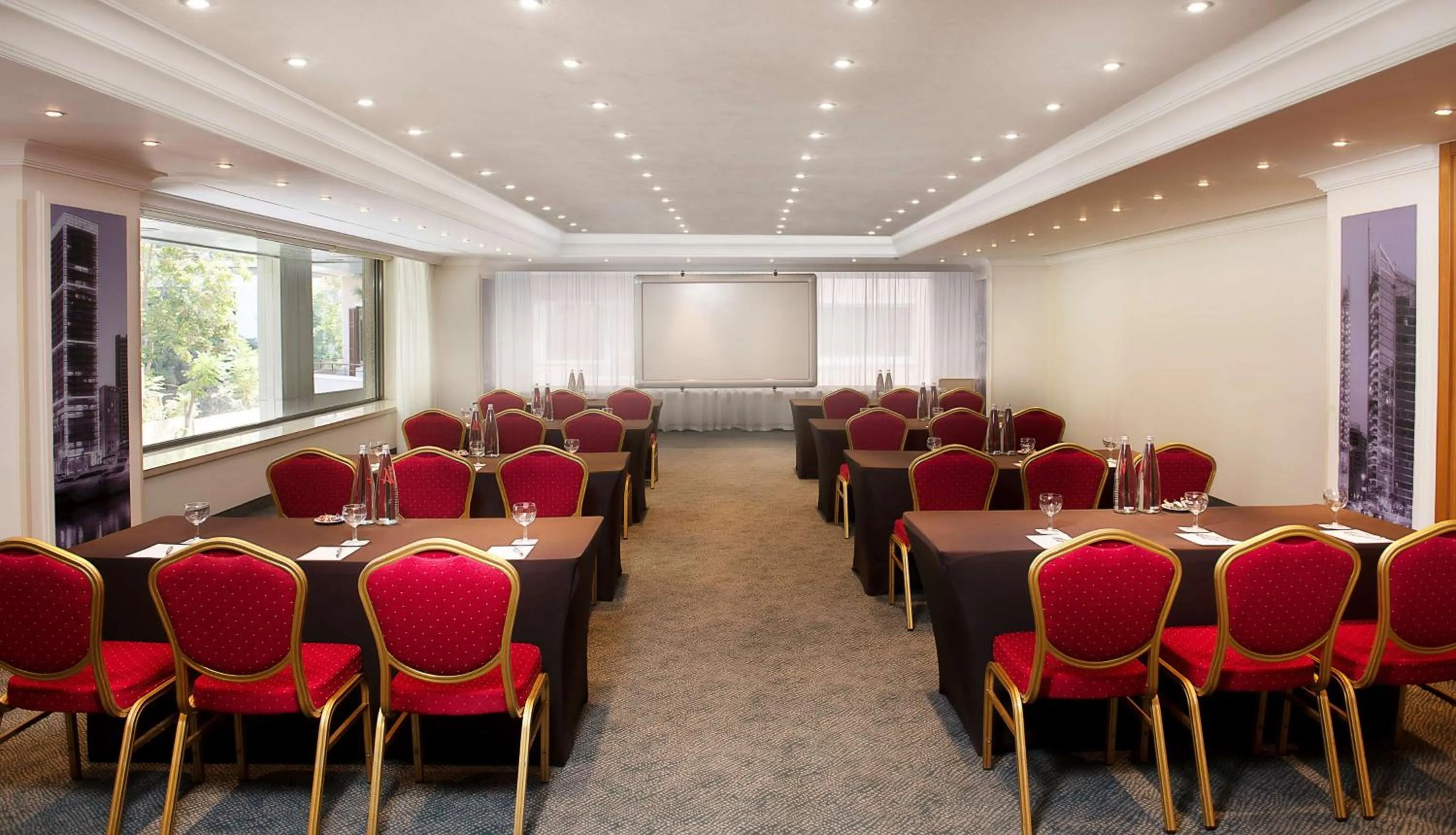 Meeting/conference room in Radisson Blu Martinez Beirut