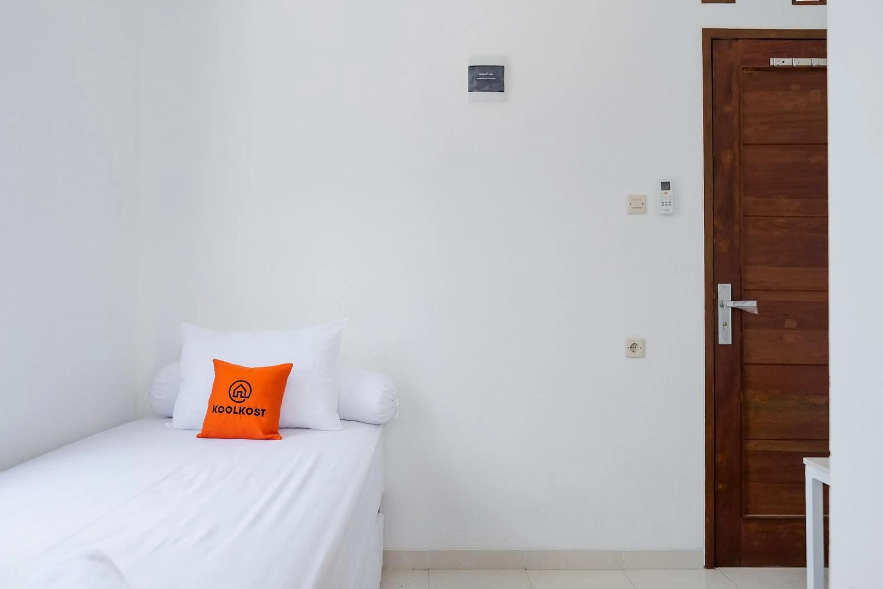 Bedroom in KoolKost near Jalan Veteran Raya (Minimum Stay 6 Nights)