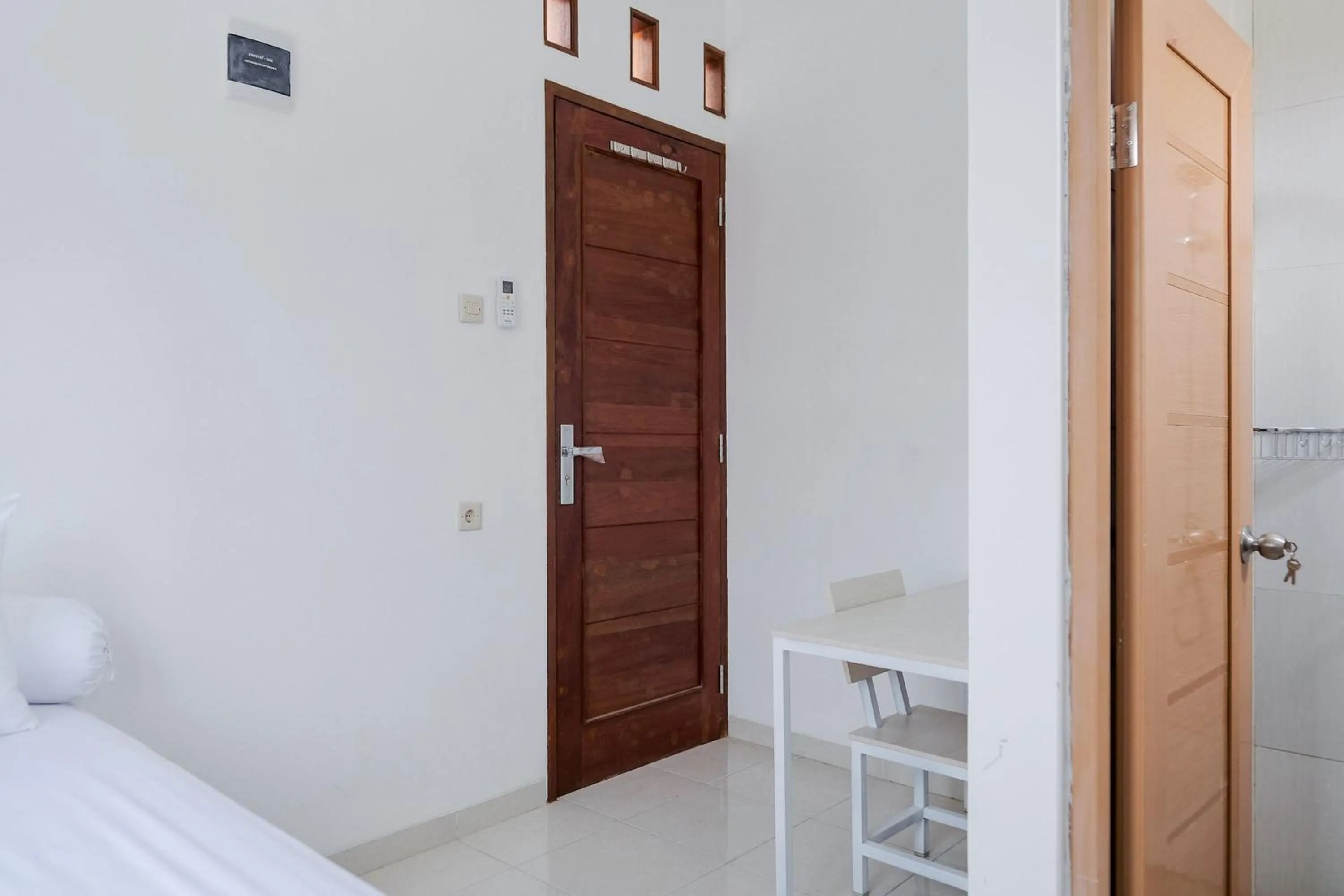 Bedroom in KoolKost near Jalan Veteran Raya (Minimum Stay 6 Nights)