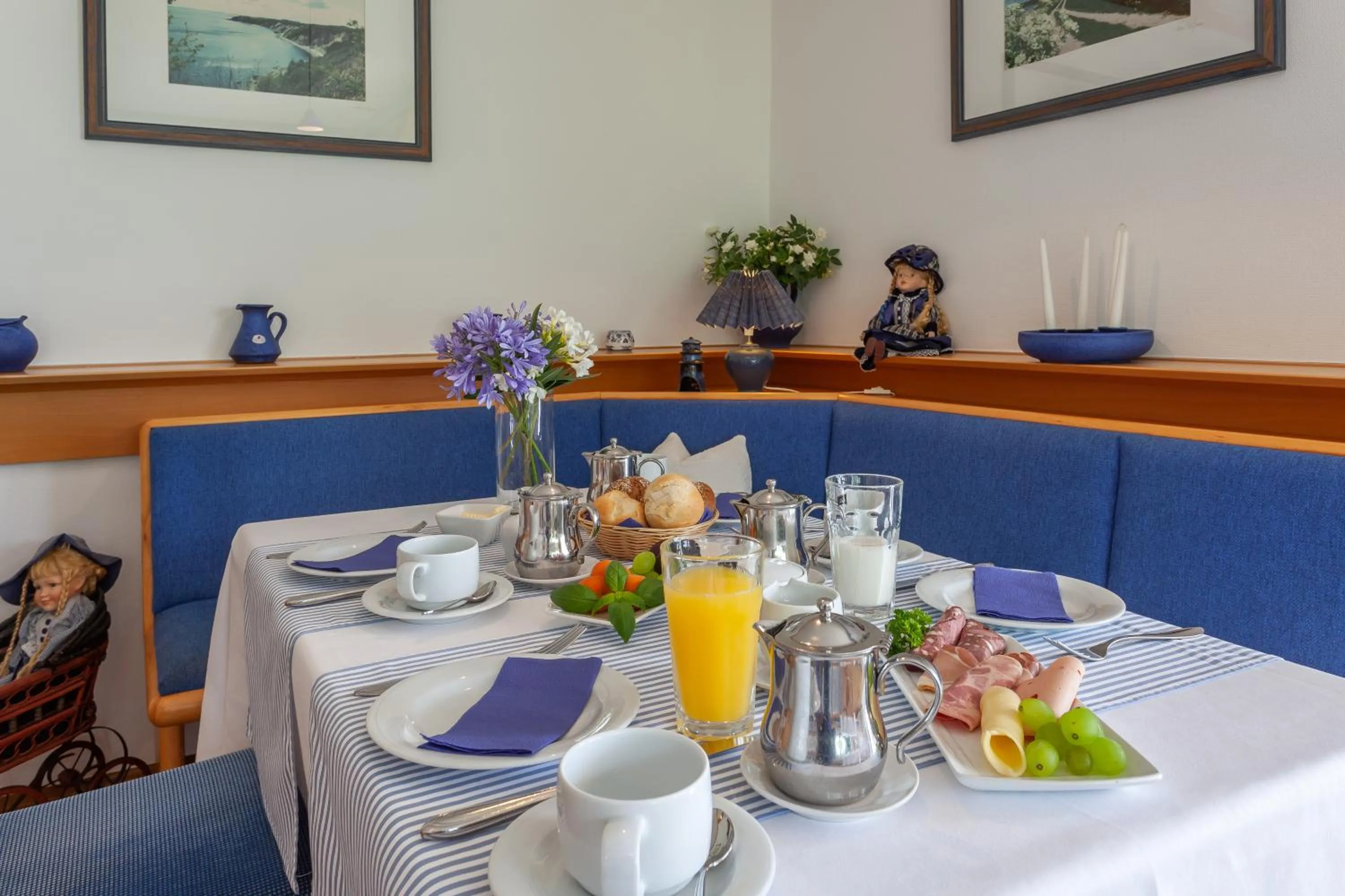 Buffet breakfast in Hotel Am See