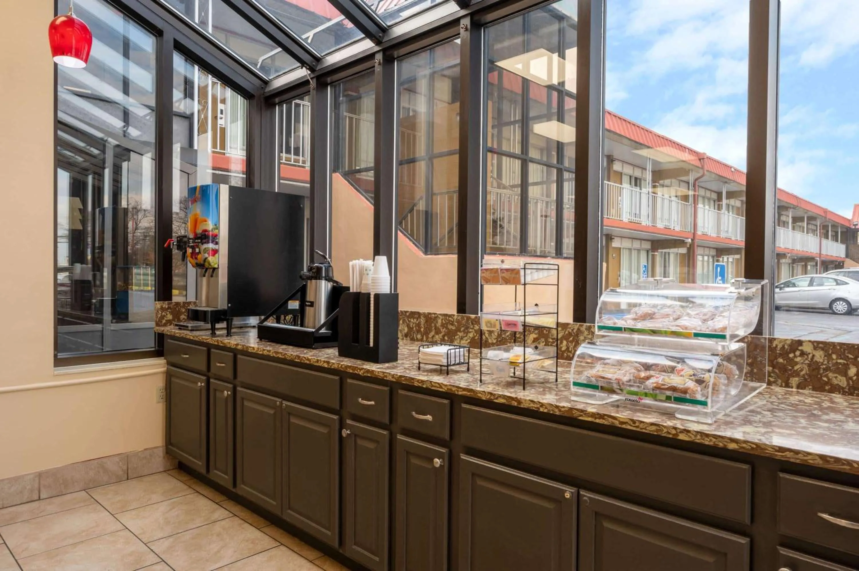 Restaurant/places to eat in Days Inn by Wyndham Perrysburg Toledo