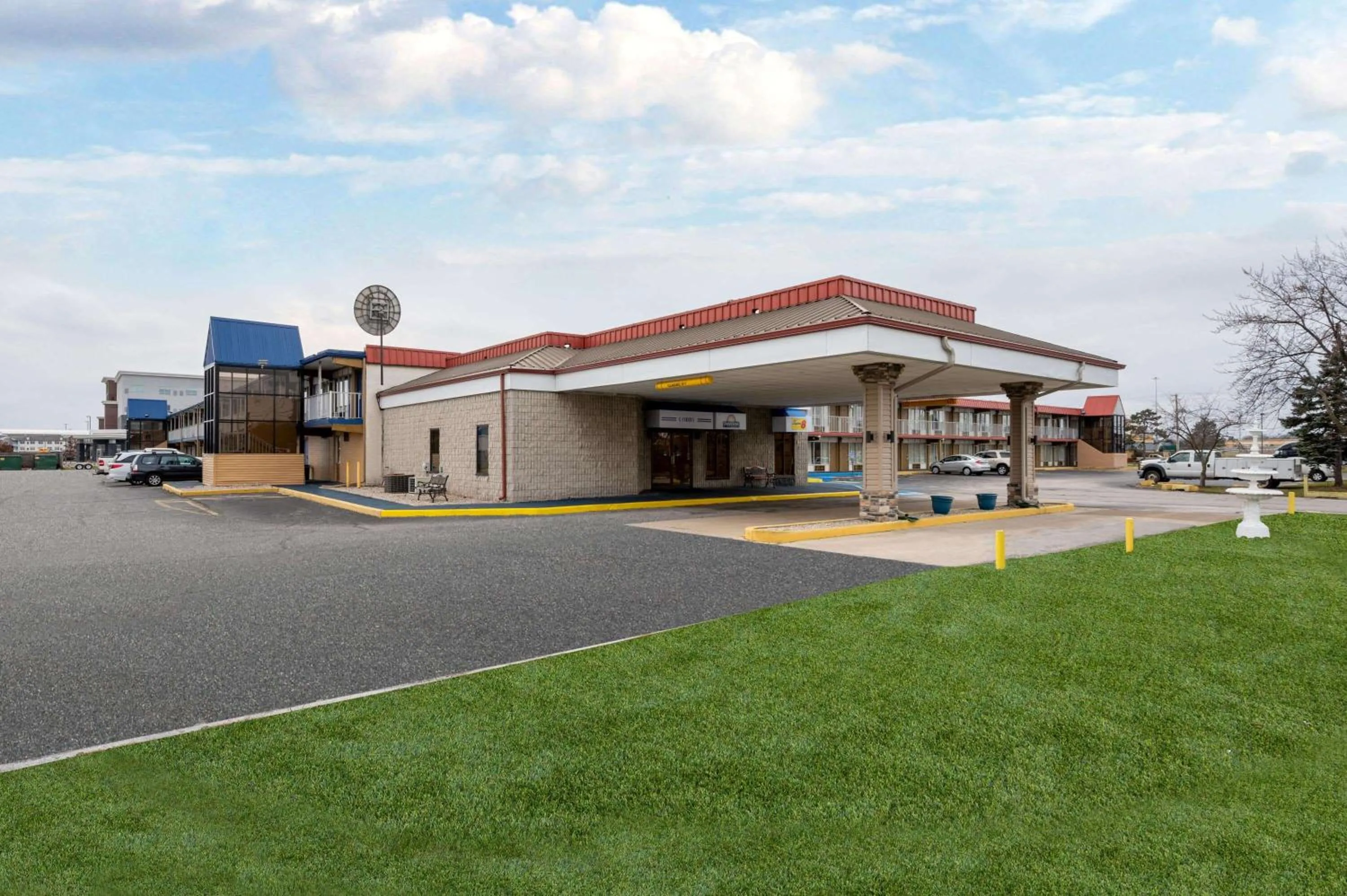 Property building in Days Inn by Wyndham Perrysburg Toledo