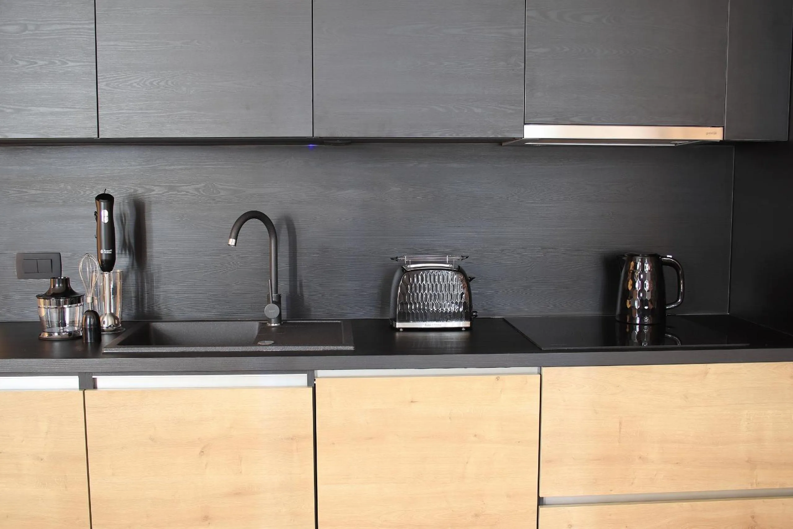 Kitchen or kitchenette in Cirus apartments