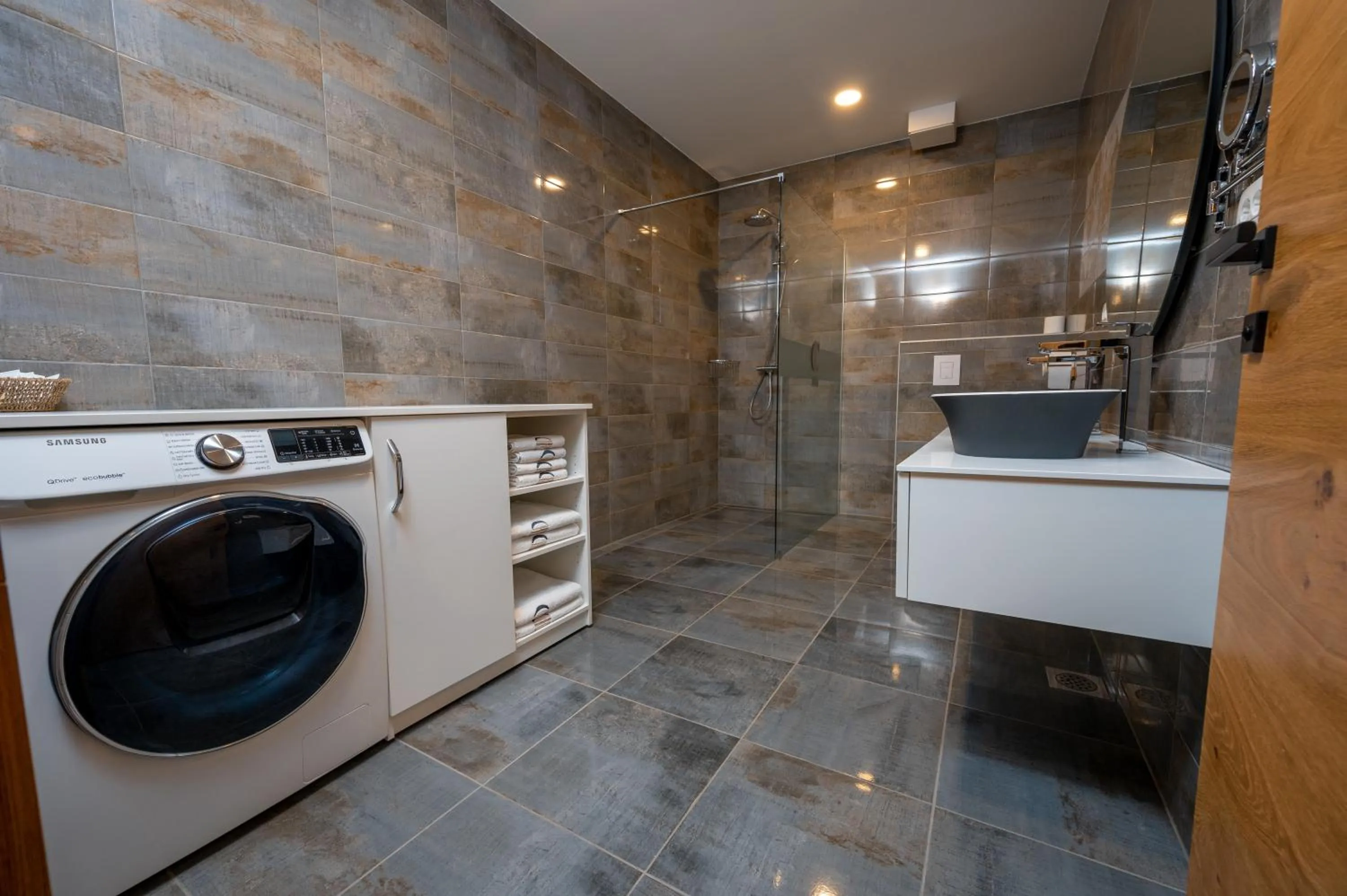 Bathroom in Cirus apartments