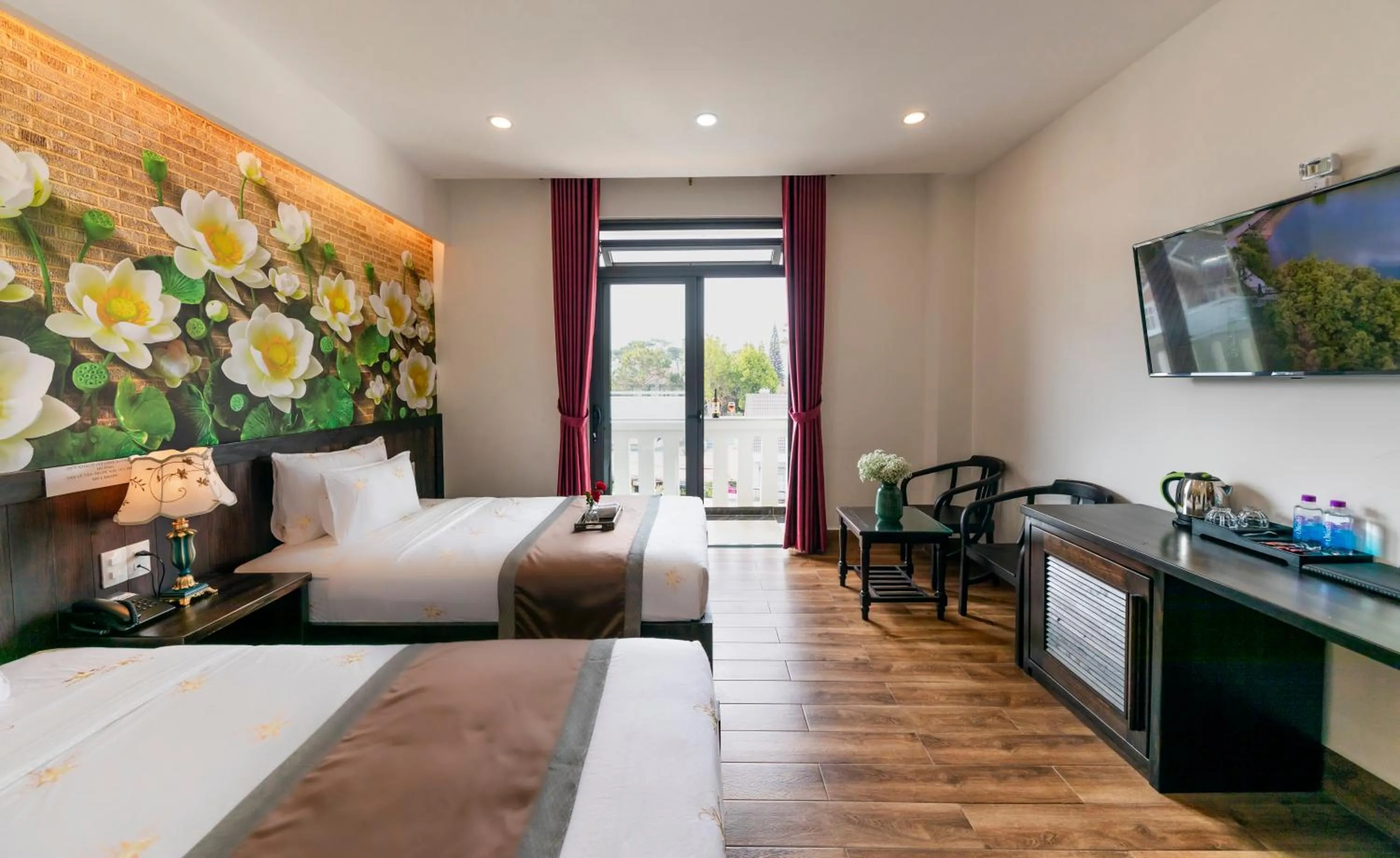 Bed in Thanh Loan 2 Da Lat Hotel