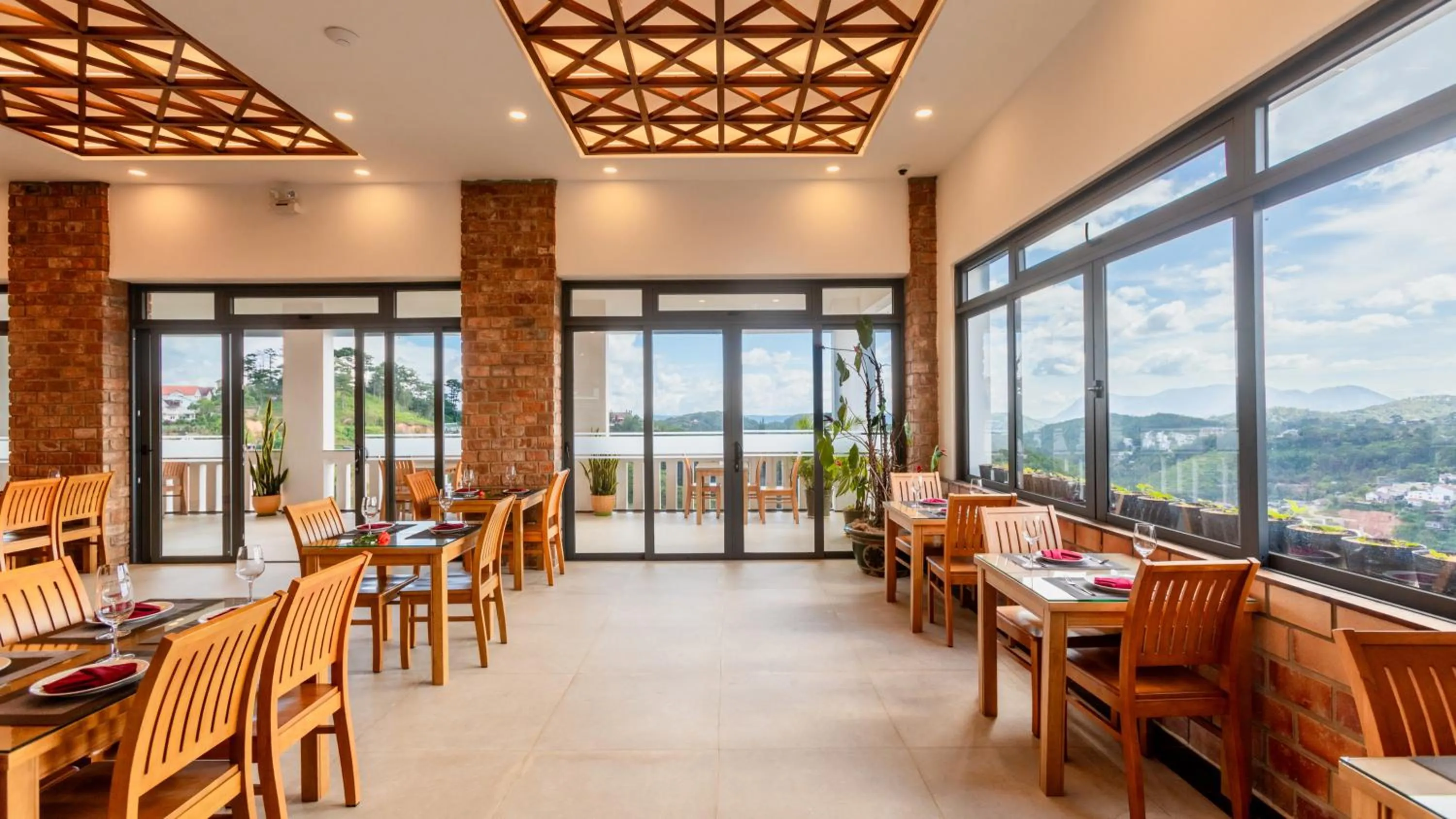 Restaurant/places to eat in Thanh Loan 2 Da Lat Hotel