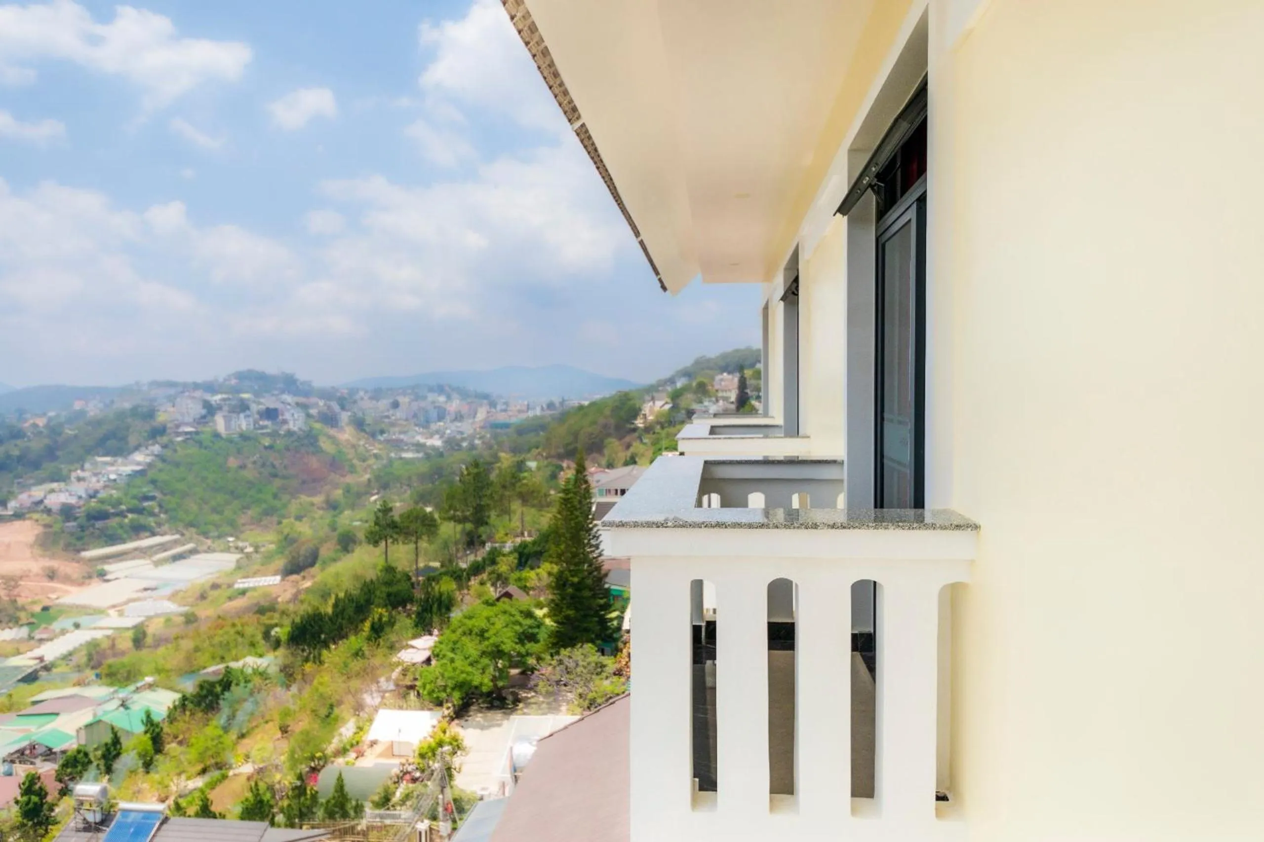 Mountain view in Thanh Loan 2 Da Lat Hotel