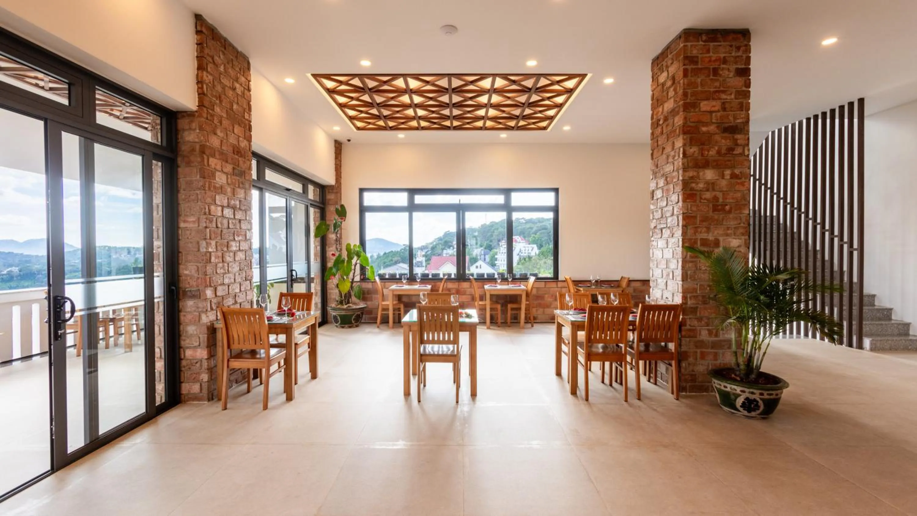 Restaurant/places to eat in Thanh Loan 2 Da Lat Hotel