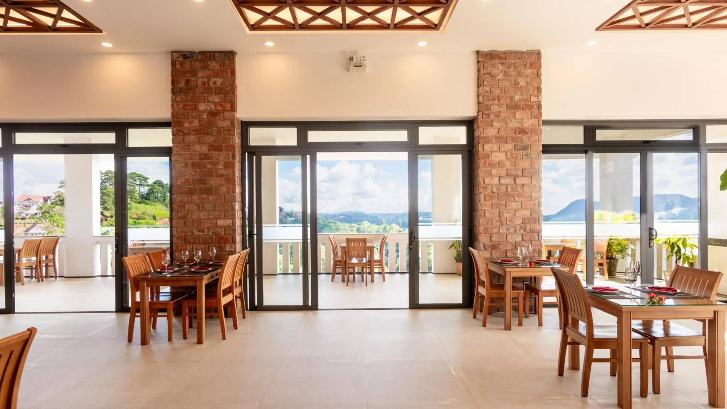 Restaurant/places to eat in Thanh Loan 2 Da Lat Hotel