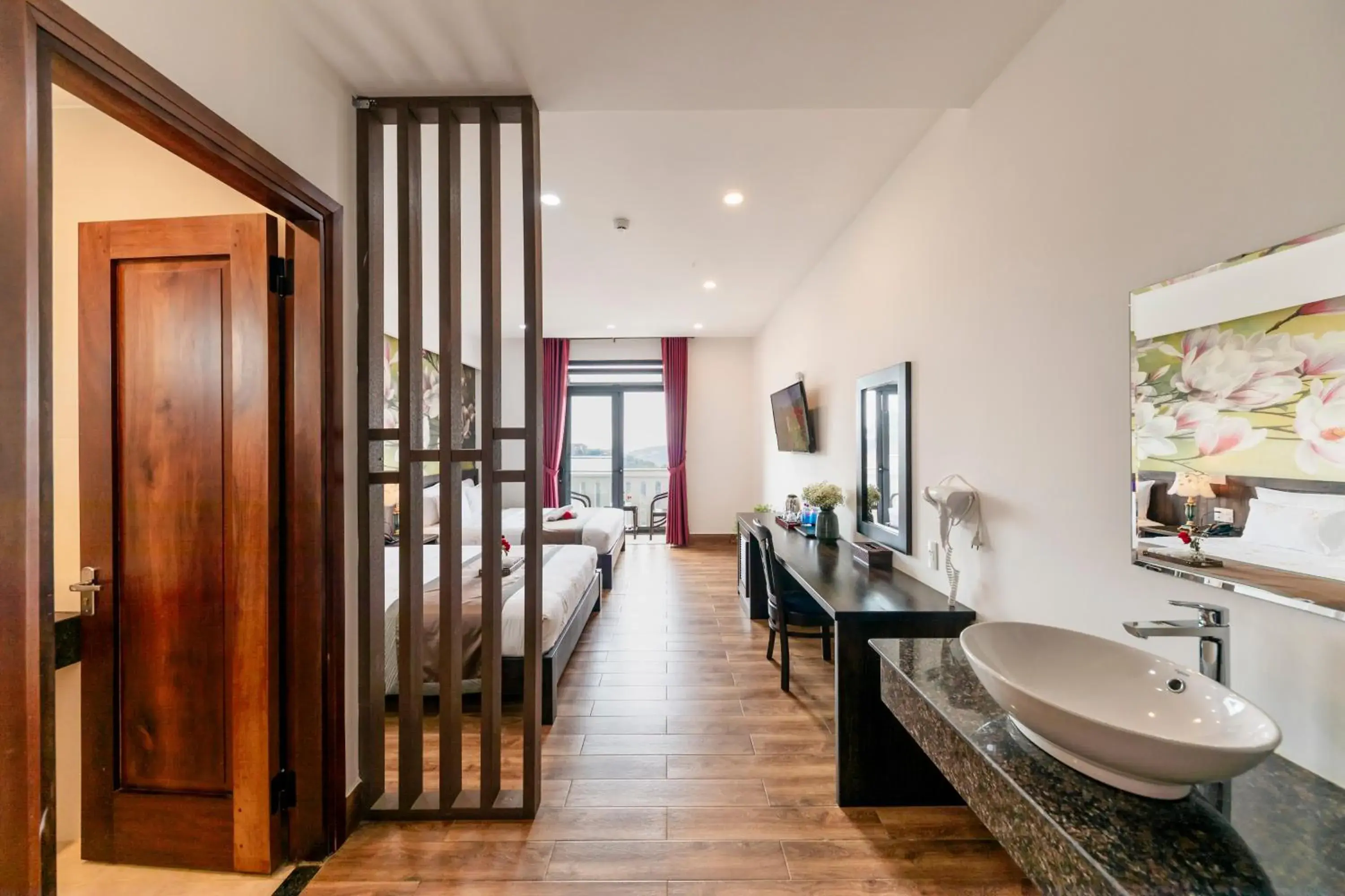 Family Suite with Balcony in Thanh Loan 2 Da Lat Hotel Family Suite with Balcony in Thanh Loan 2 Da Lat Hotel