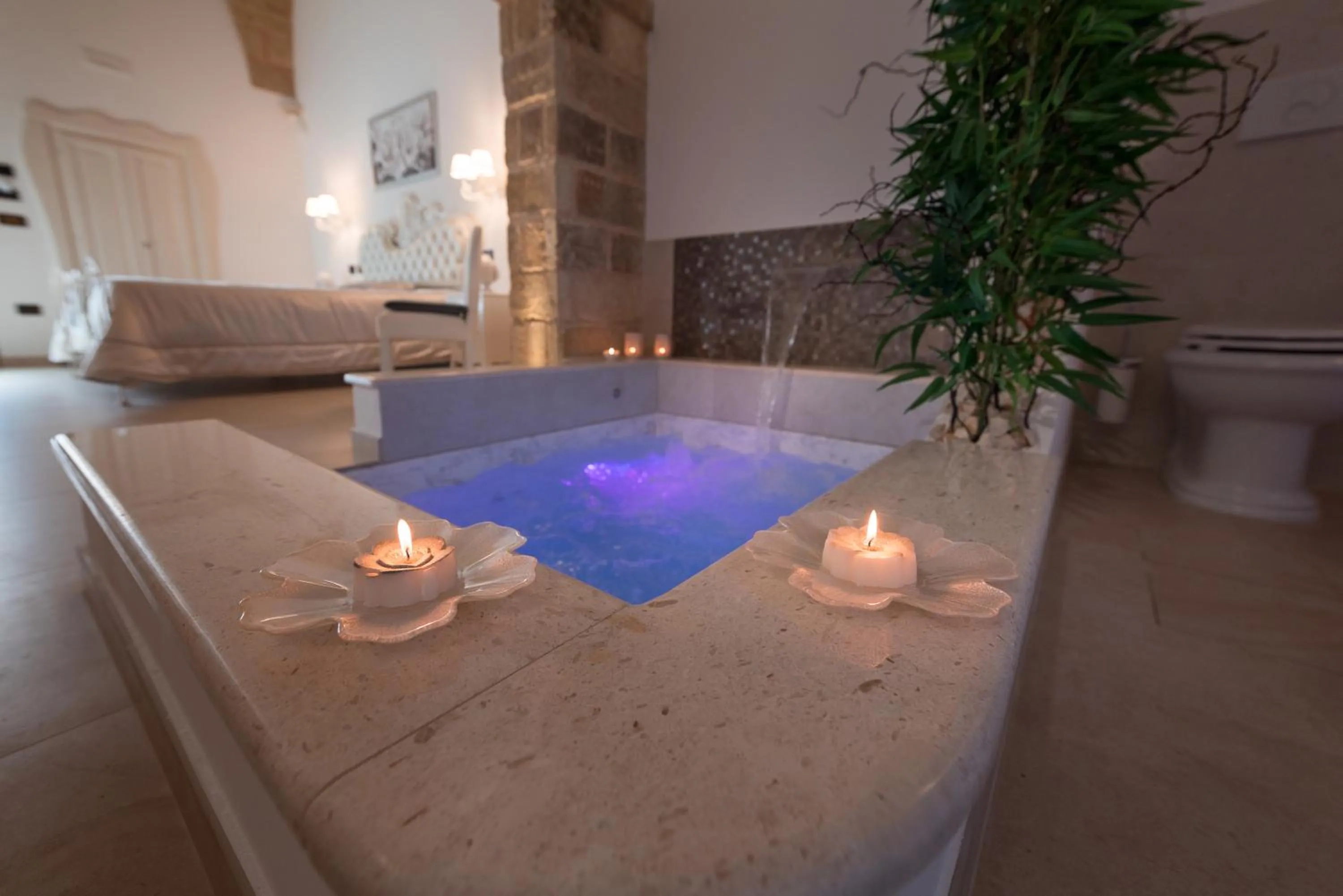 Swimming pool in Donna Fiora Antica Dimora