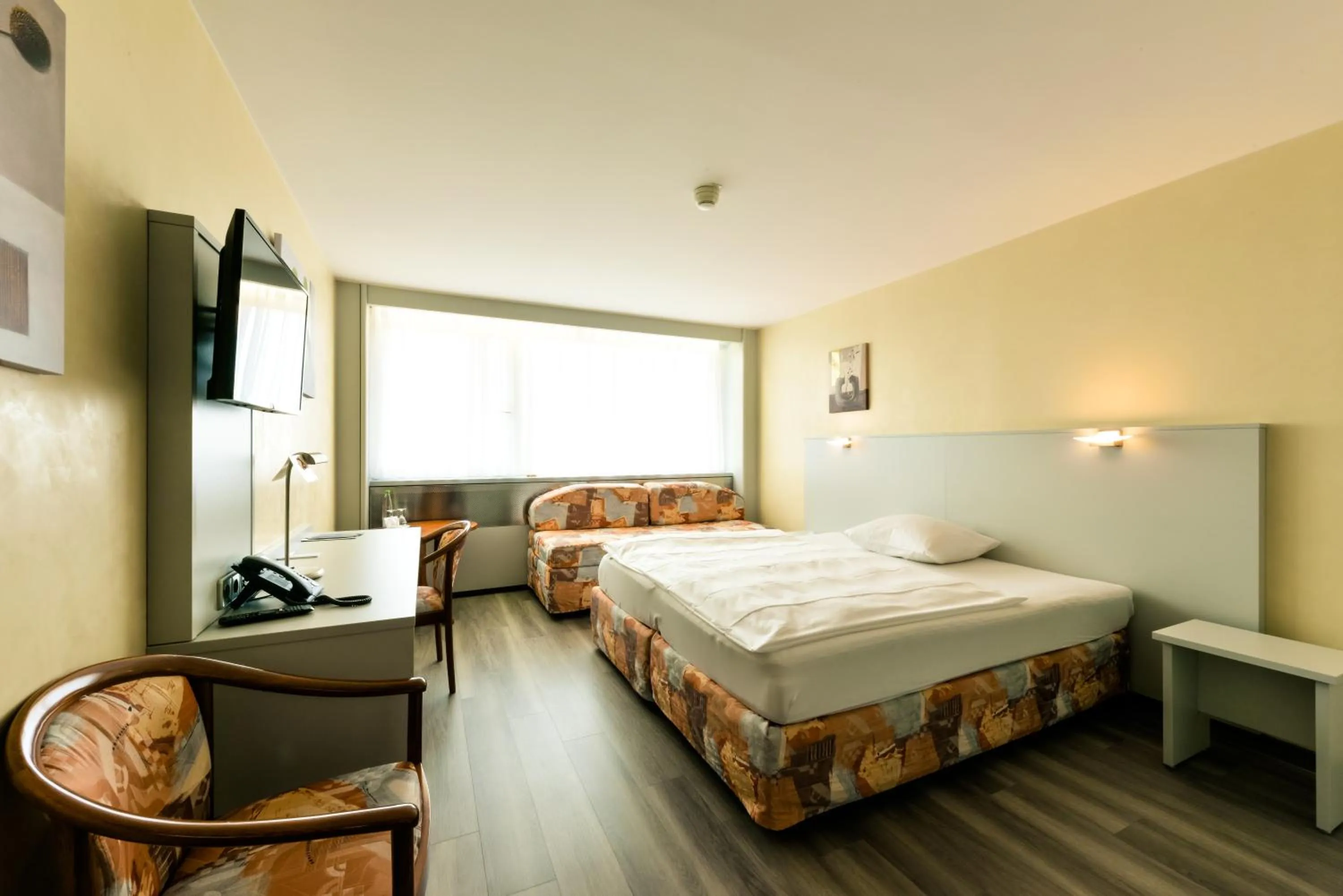 Photo of the whole room, Bed in City Hotel Heilbronn