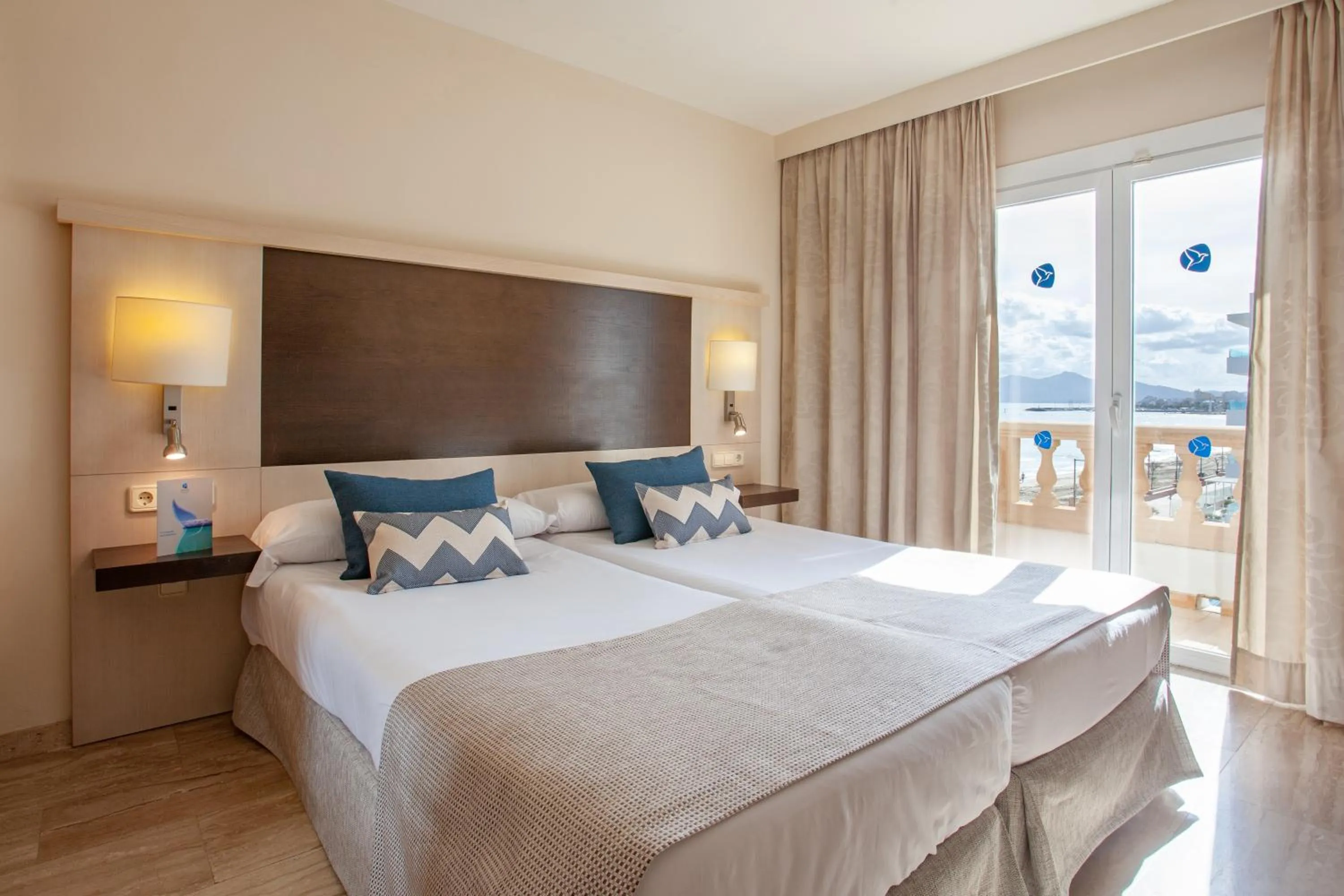 Sea view, Bed in Grupotel Dunamar