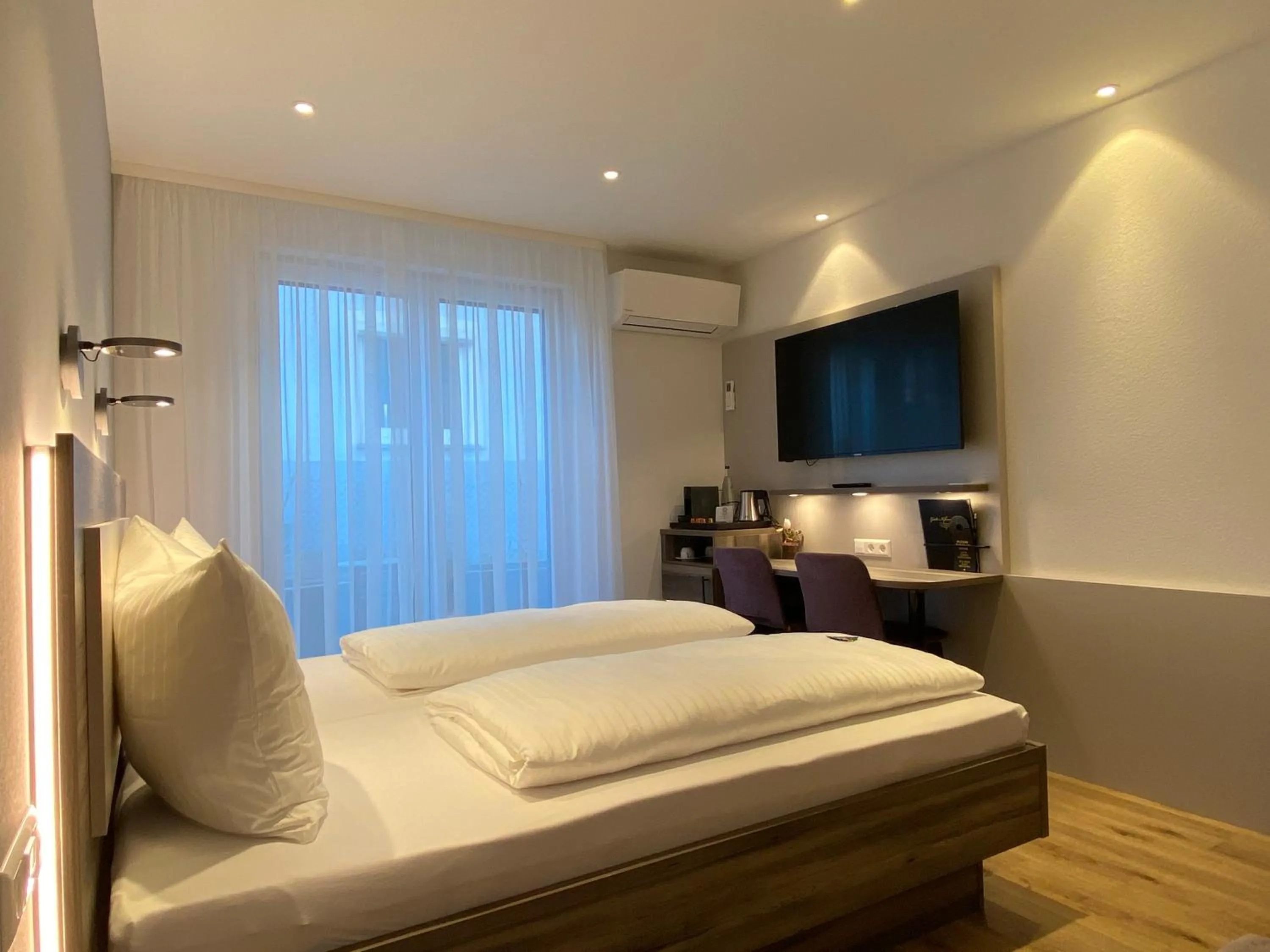 TV and multimedia, Bed in Hotel Kosel garni UG