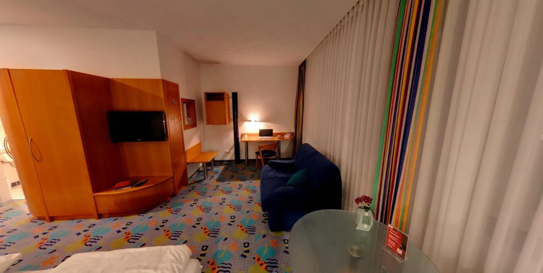 Seating area, Bed in Business-Hotel Artes