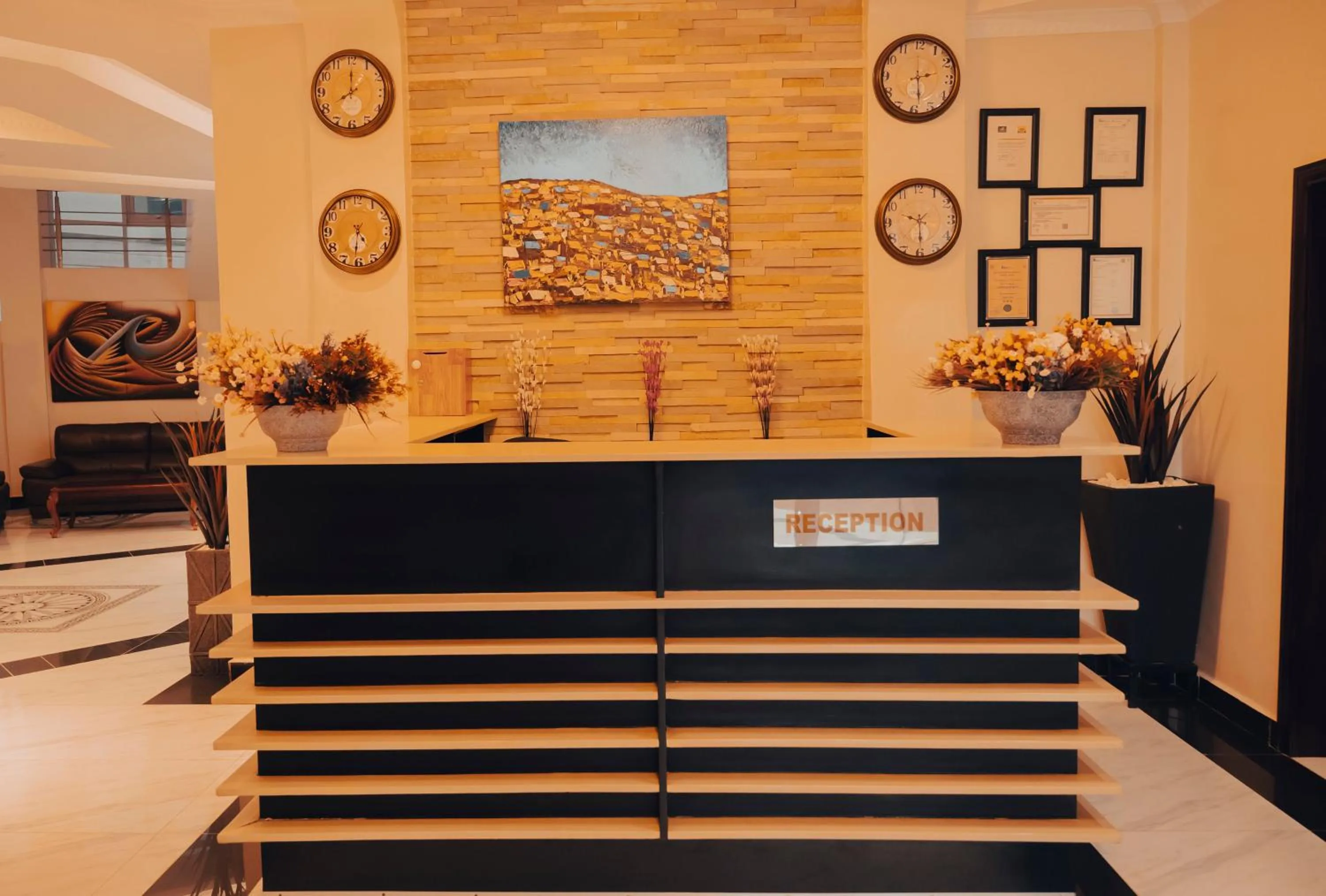 Lobby or reception in Madras Hotel and Apartments