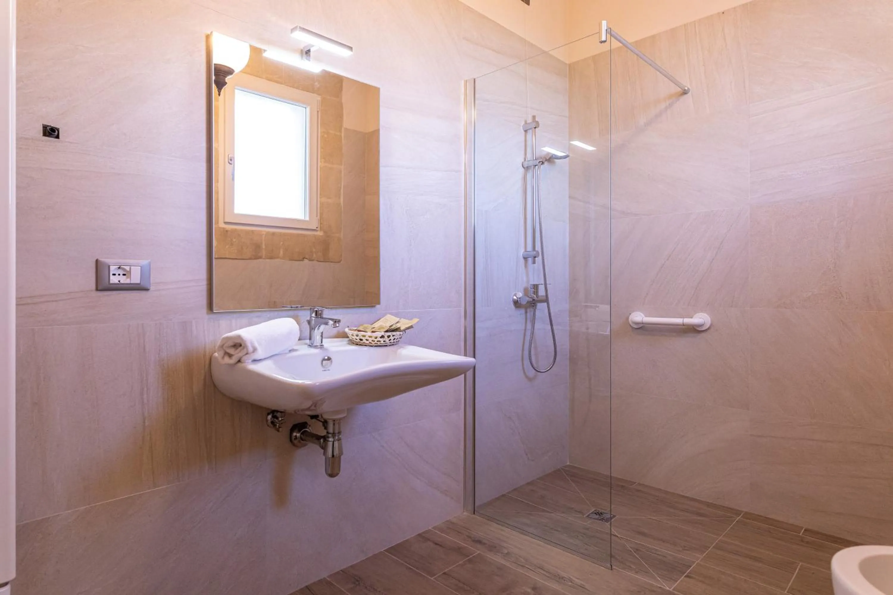 Shower in Relais Borgo Segine