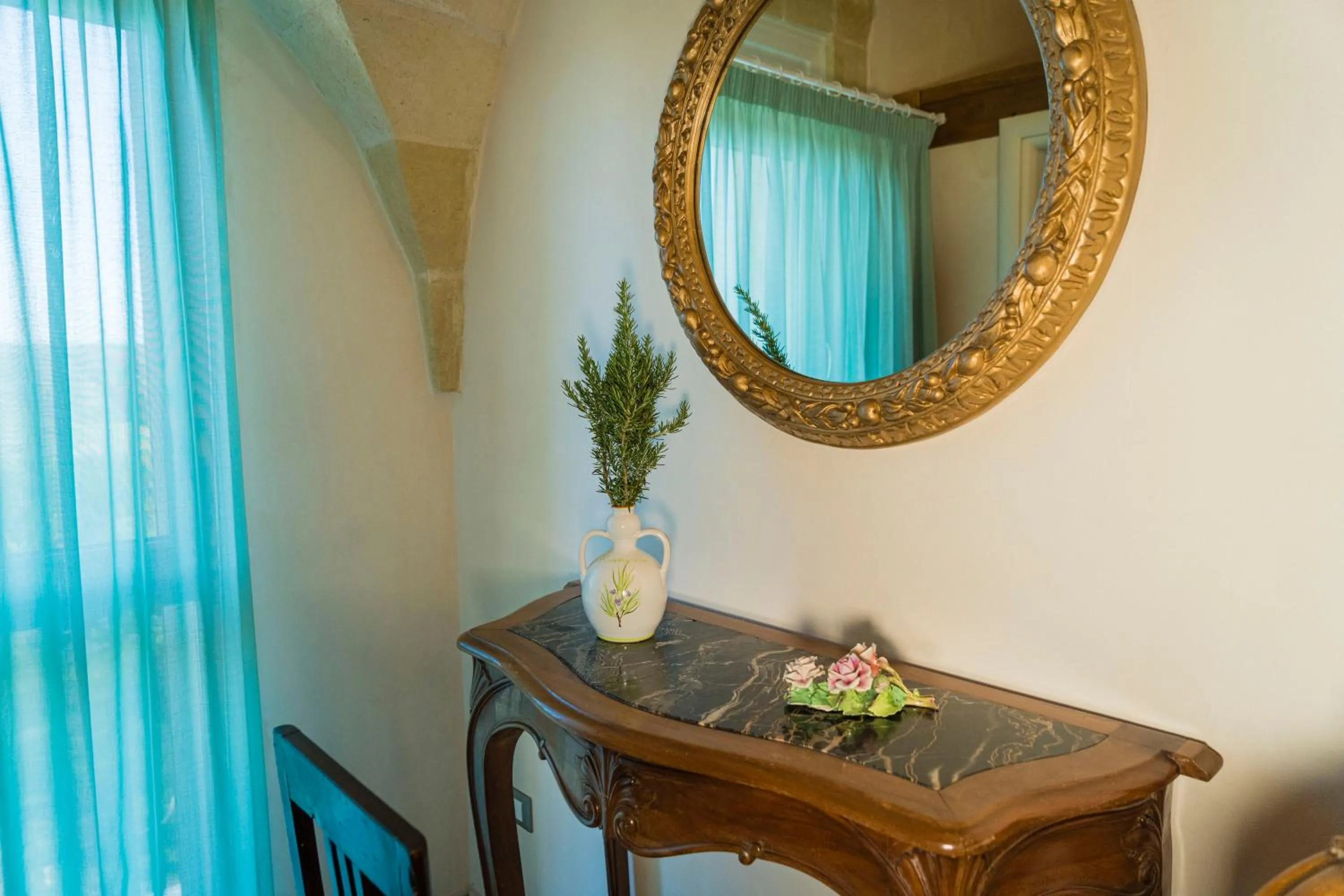 Decorative detail in Relais Borgo Segine