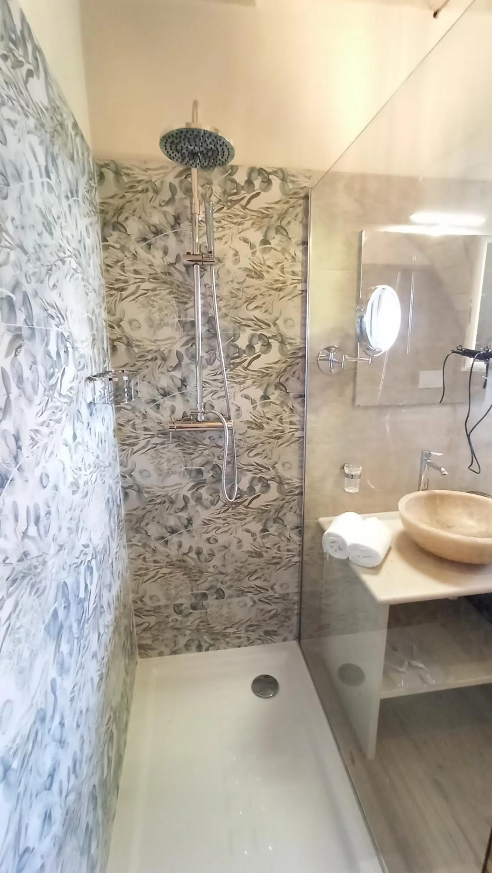 Shower in Relais Borgo Segine