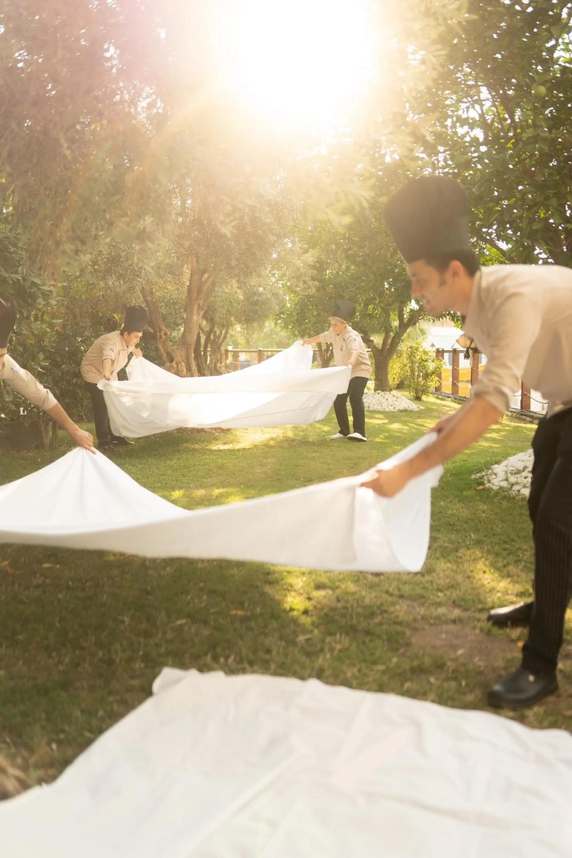 Restaurant/places to eat in Castival Hotel