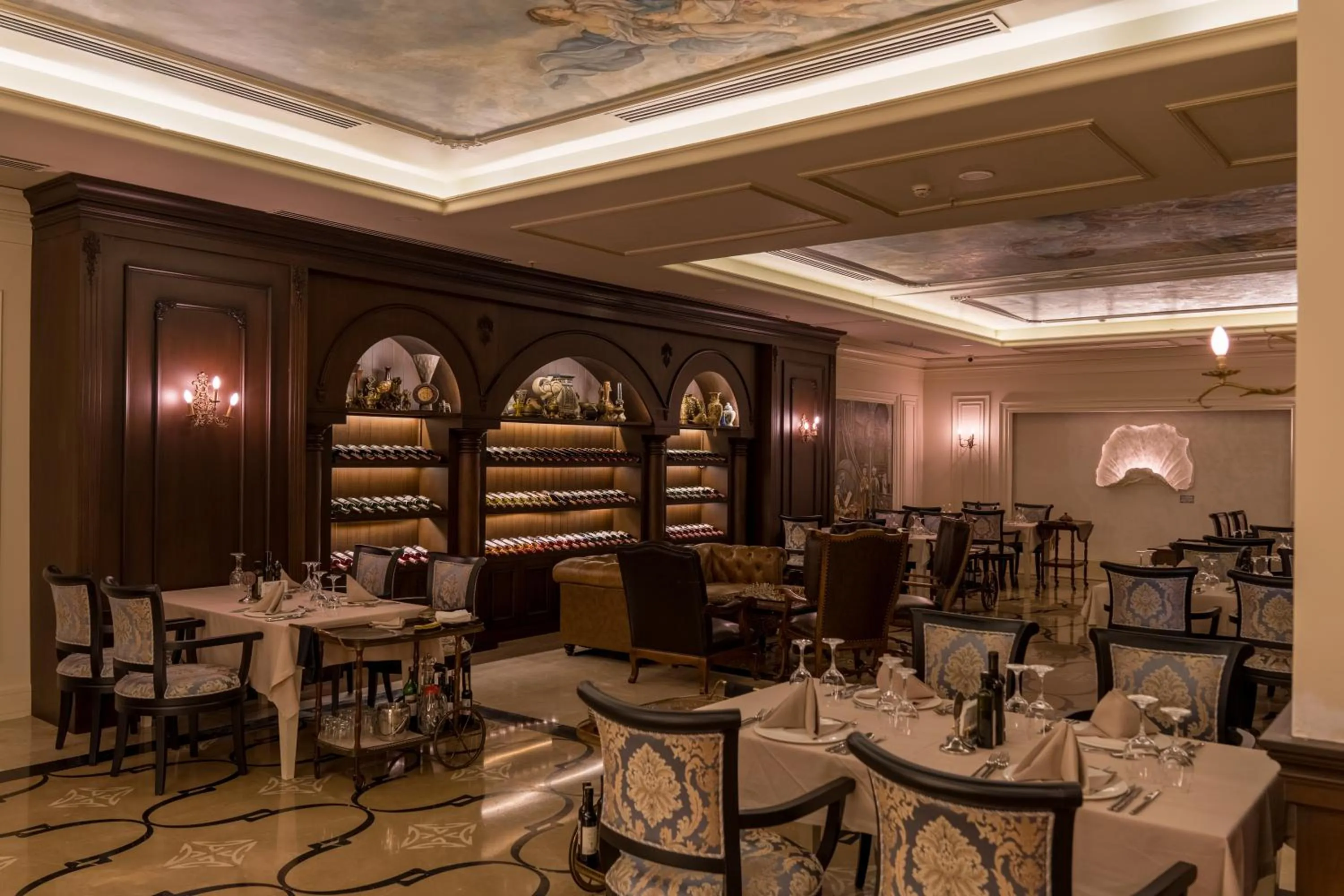 Restaurant/places to eat in Castival Hotel