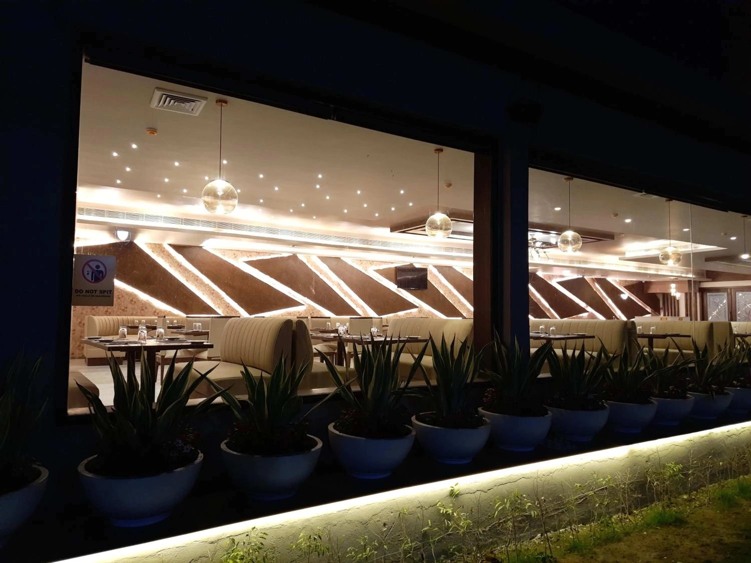 Restaurant/places to eat in Jay Clarks Exotica