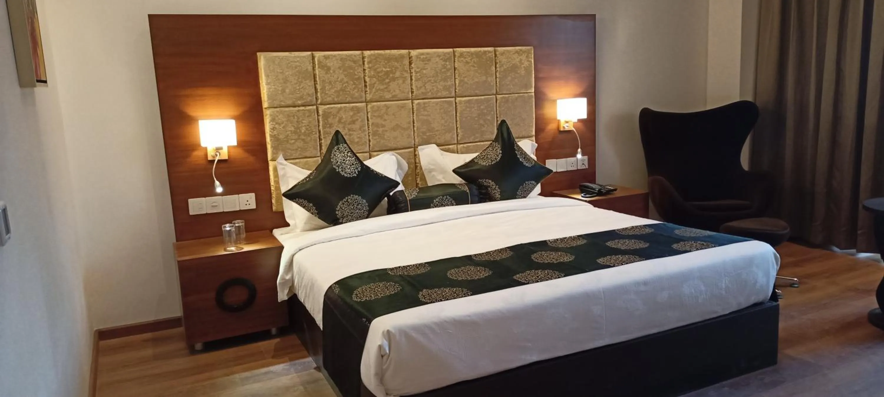 Bedroom, Bed in Jay Clarks Exotica