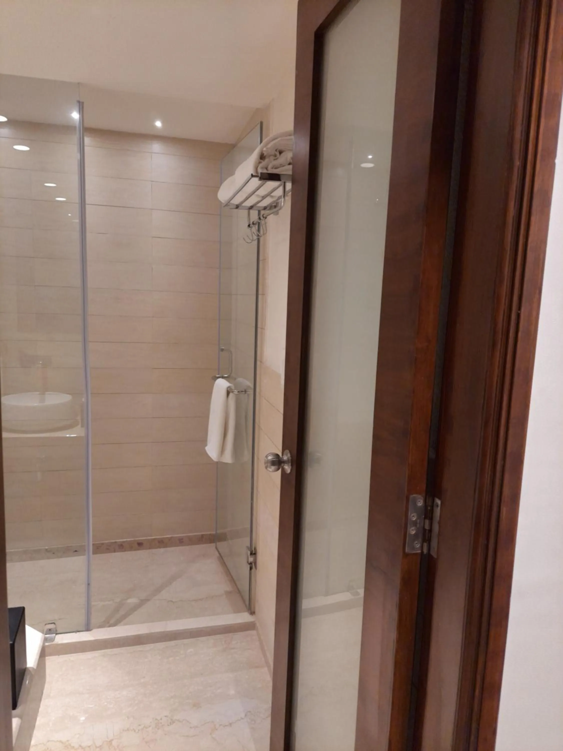 Bathroom in Jay Clarks Exotica