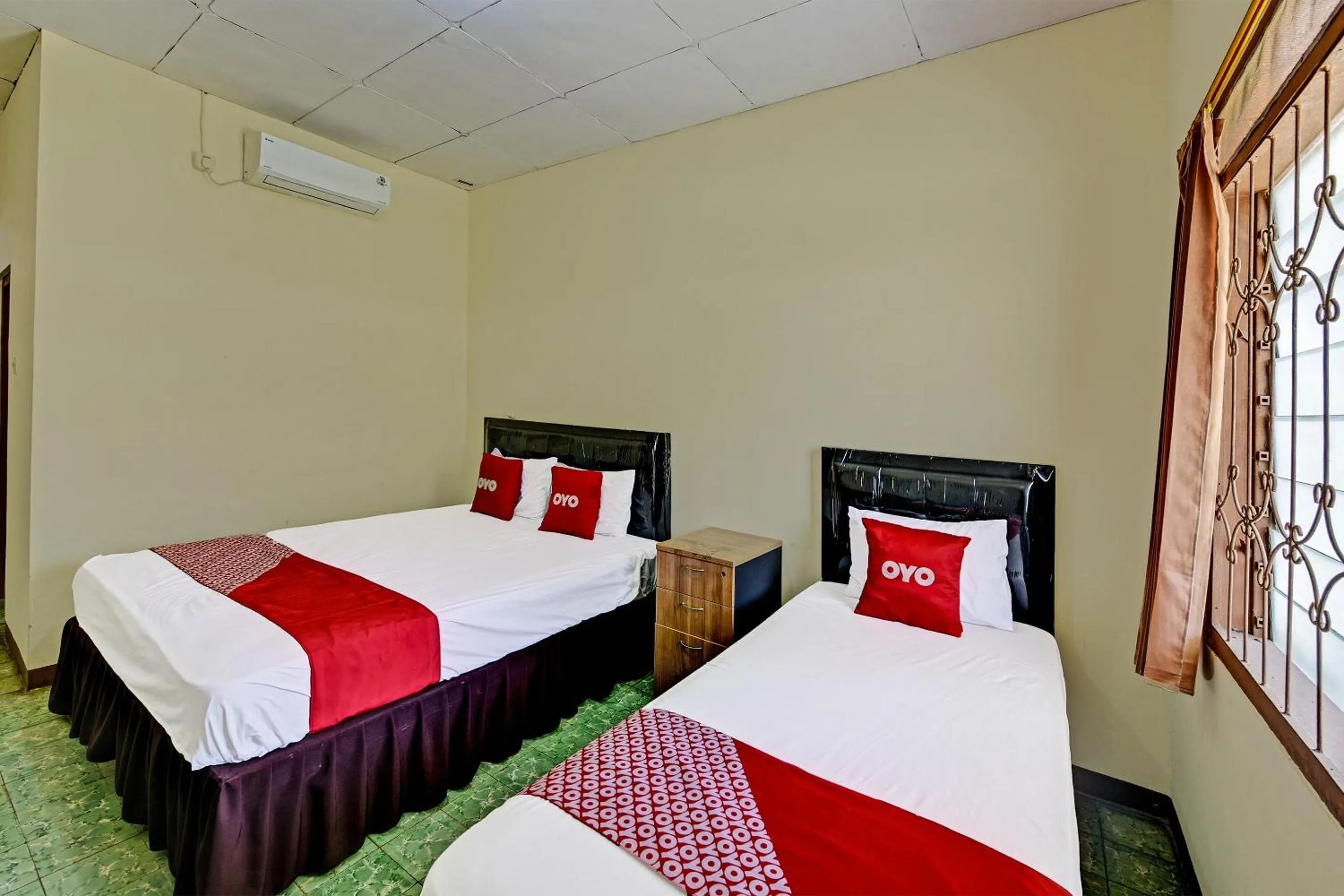 Bedroom, Bed in OYO 90443 Hotel New Kartika In