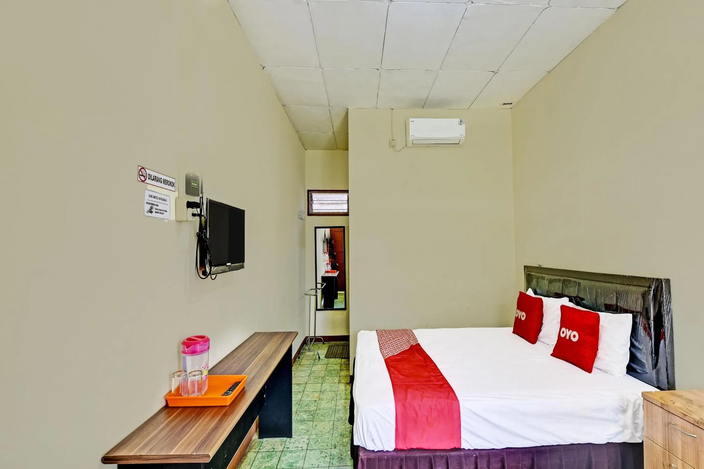 Bedroom, Bed in OYO 90443 Hotel New Kartika In