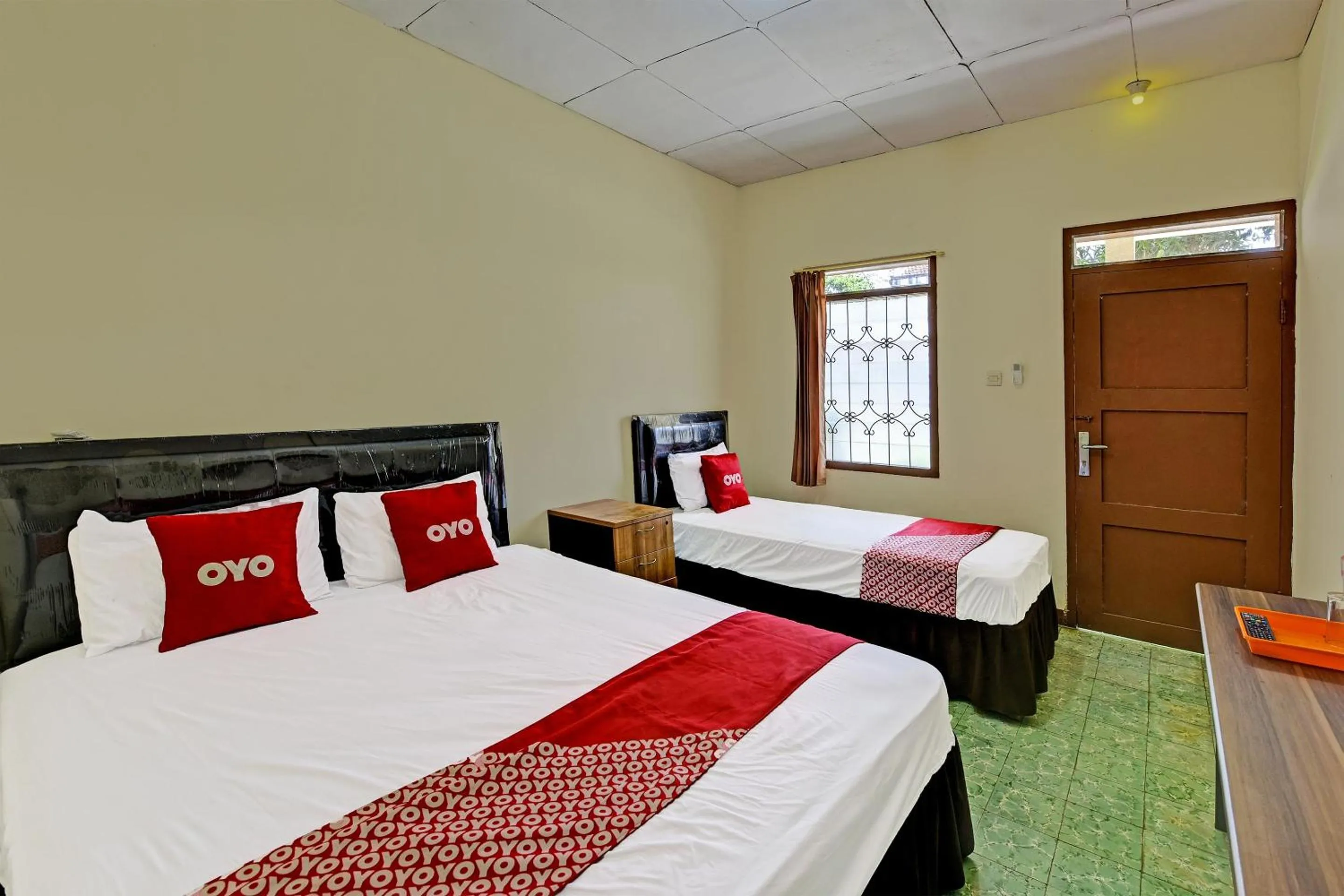 Bedroom, Bed in OYO 90443 Hotel New Kartika In