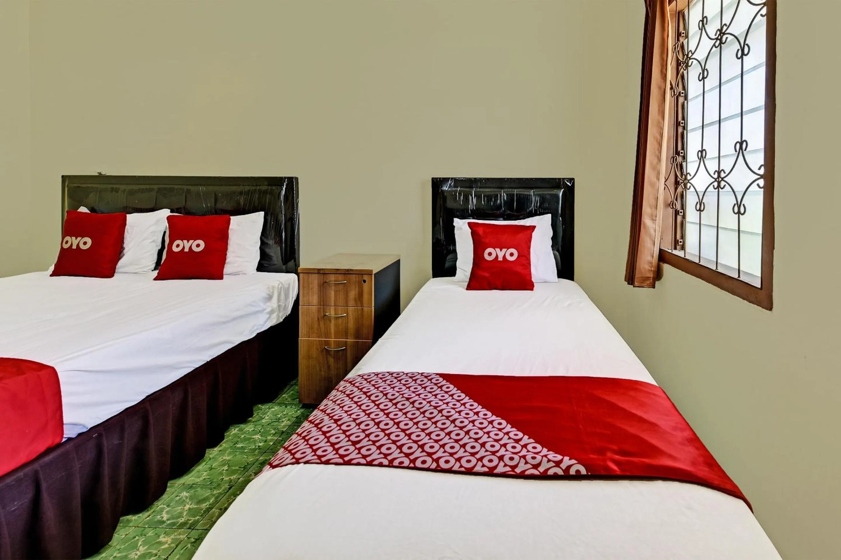 Bedroom, Bed in OYO 90443 Hotel New Kartika In