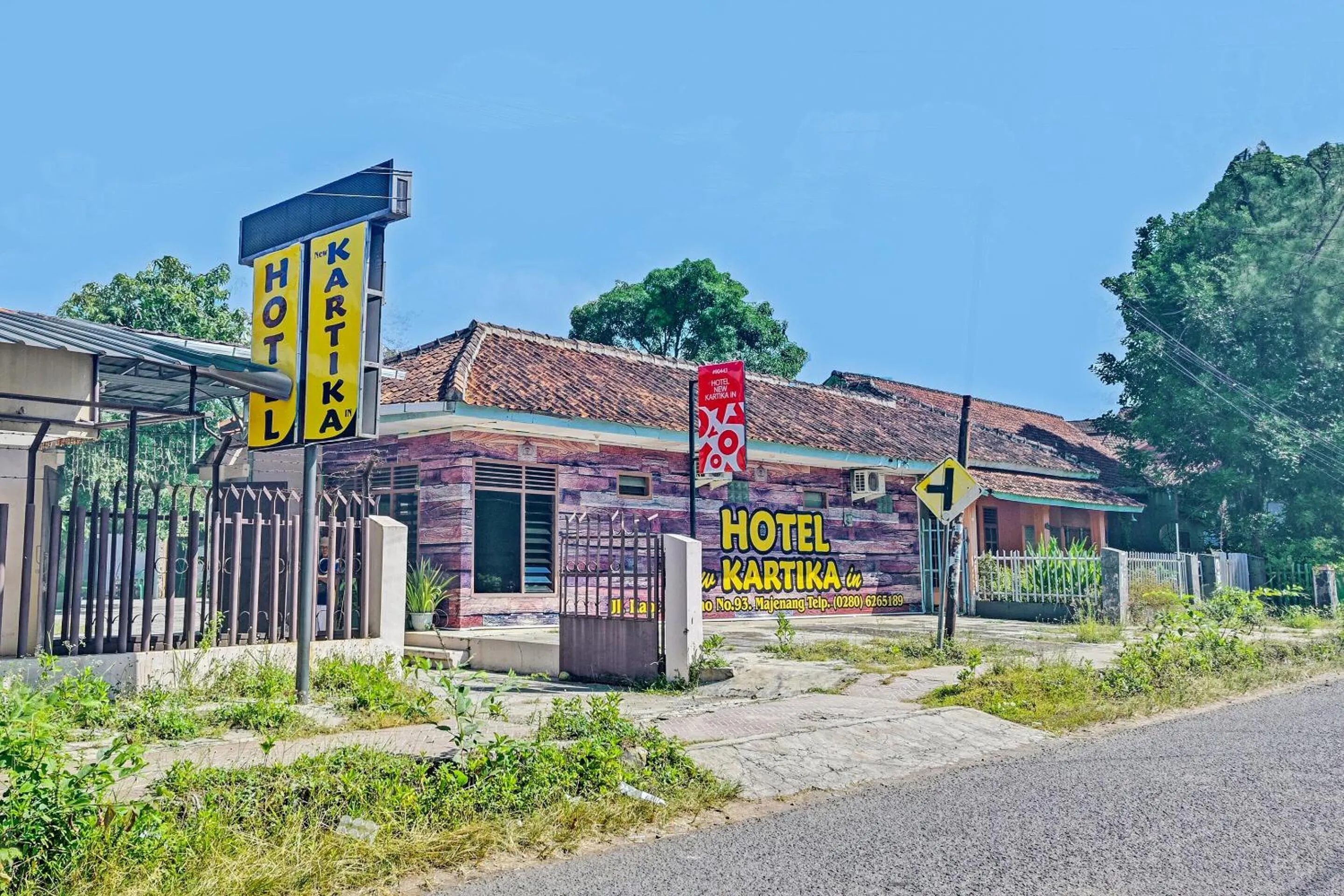 Facade/entrance in OYO 90443 Hotel New Kartika In