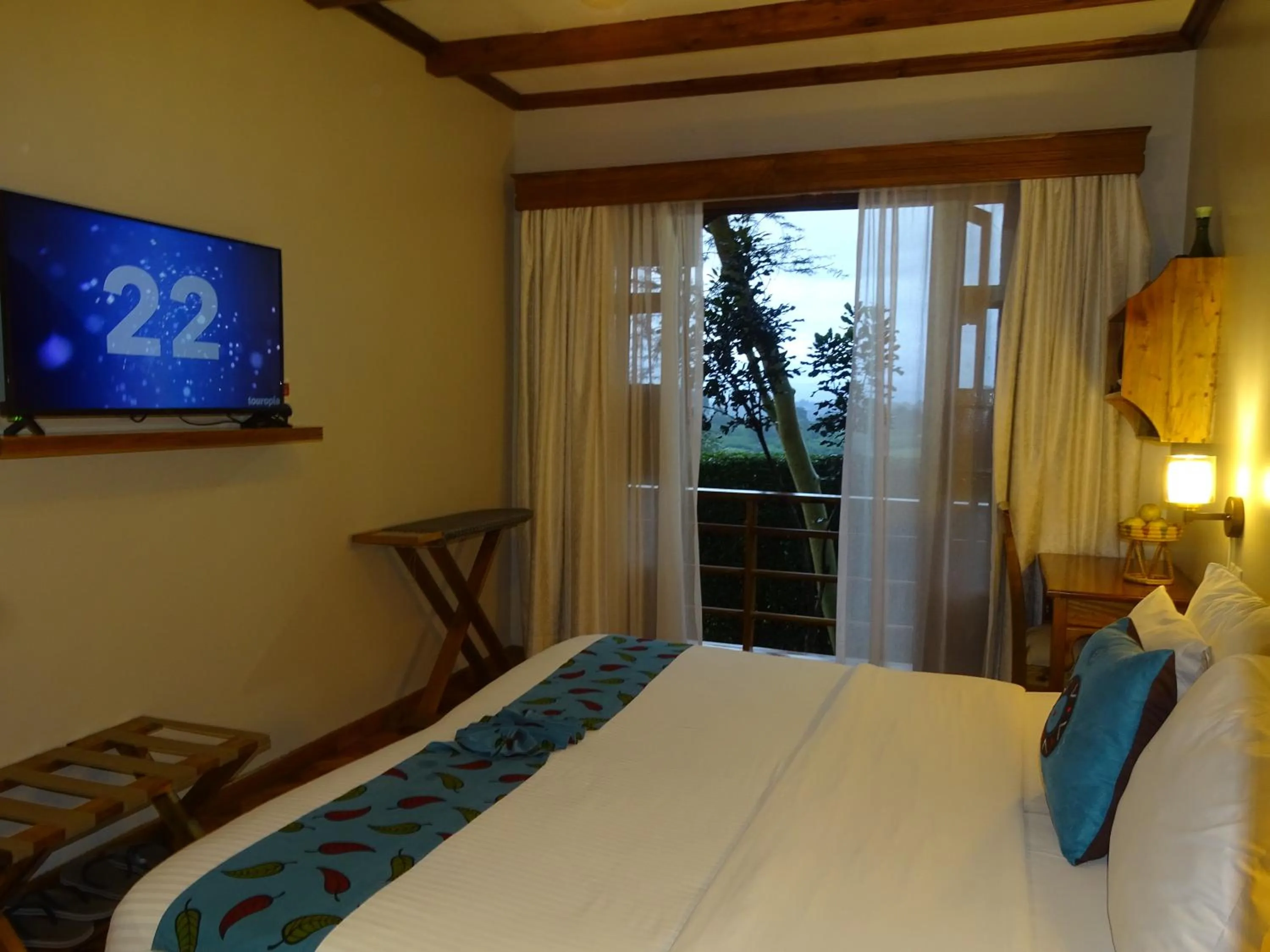 TV and multimedia, Bed in Le Pristine Wellness and Healing Hotel