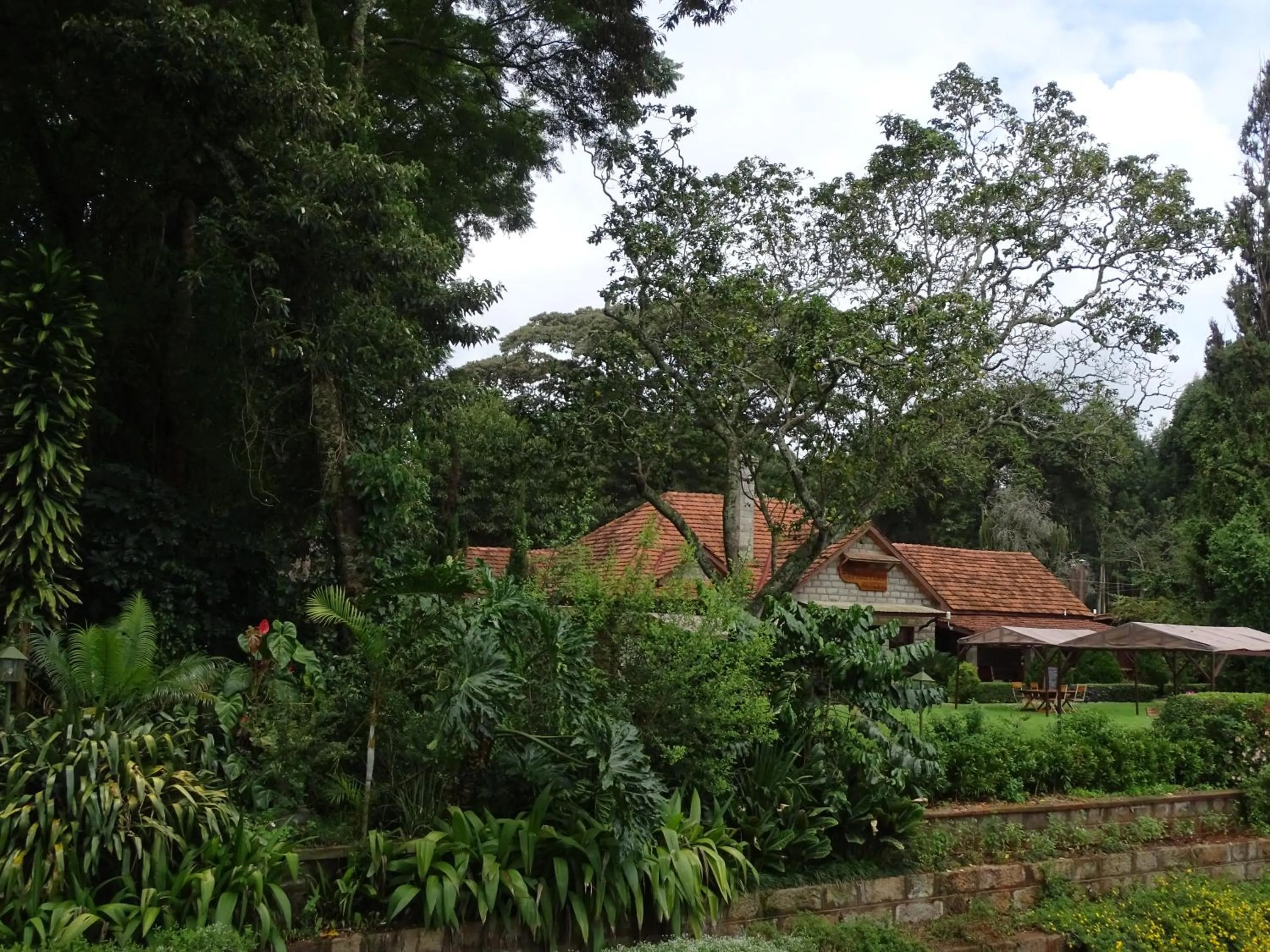 Property building in Le Pristine Wellness and Healing Hotel