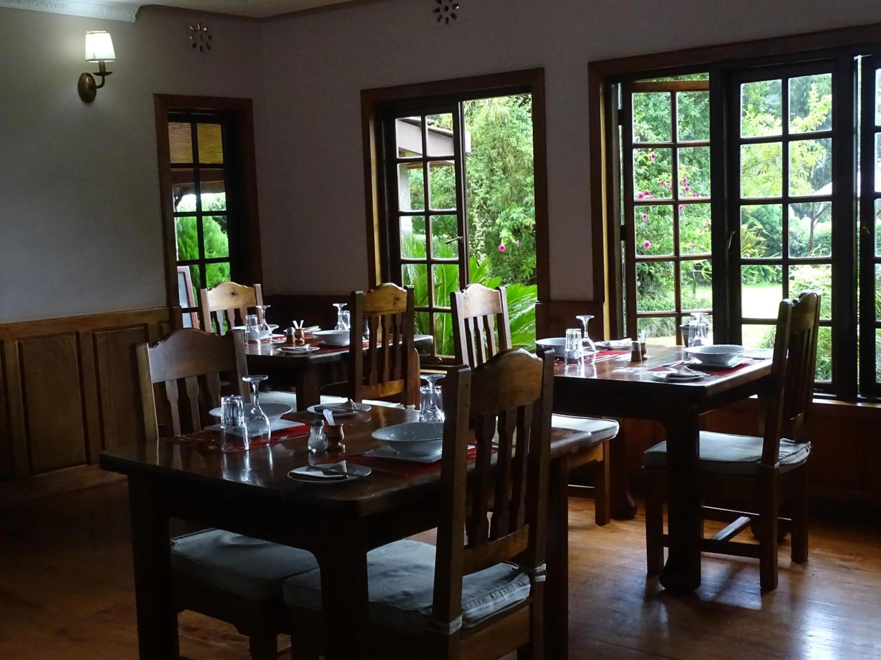 Restaurant/places to eat in Le Pristine Wellness and Healing Hotel