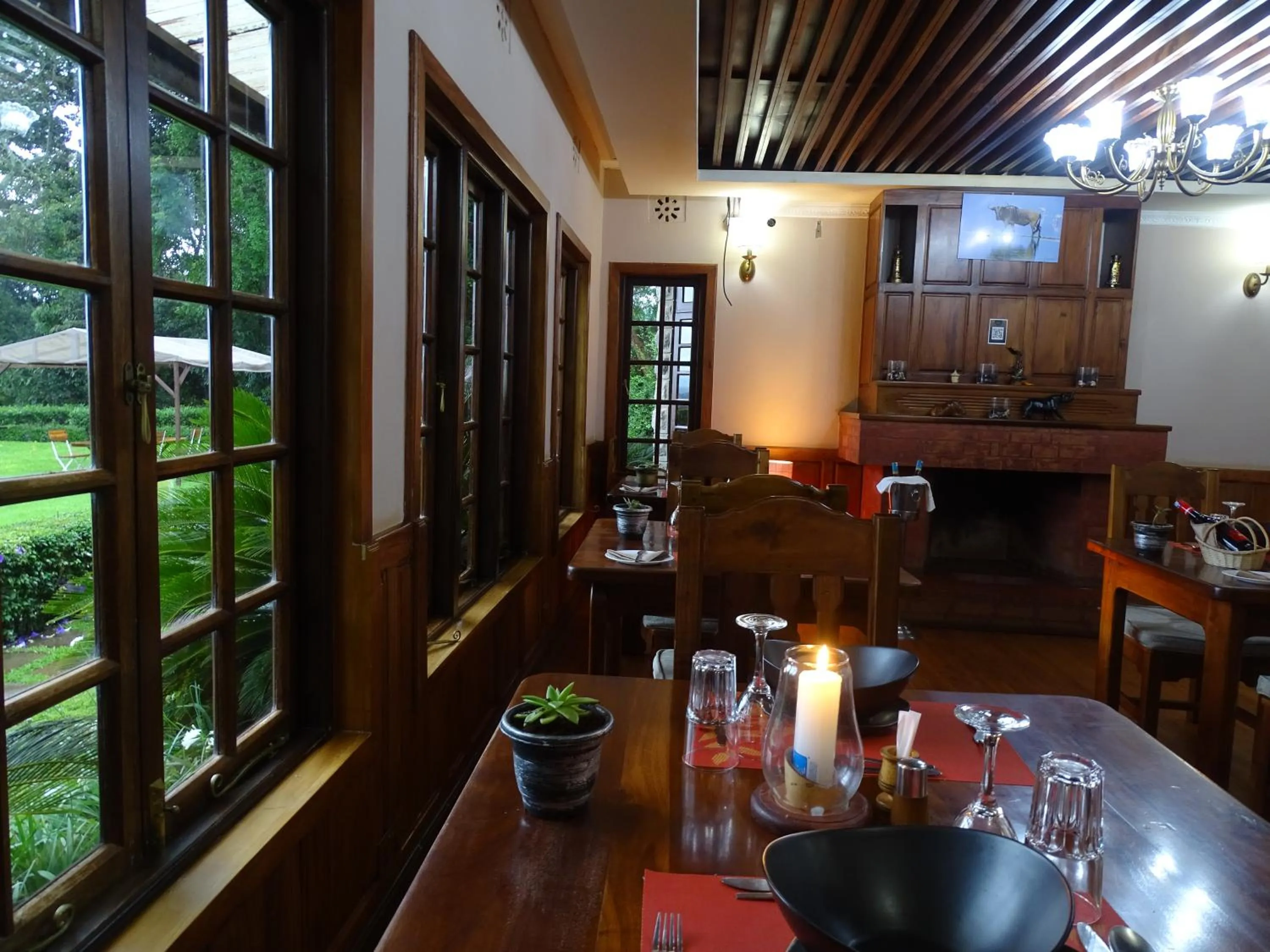 Restaurant/places to eat in Le Pristine Wellness and Healing Hotel