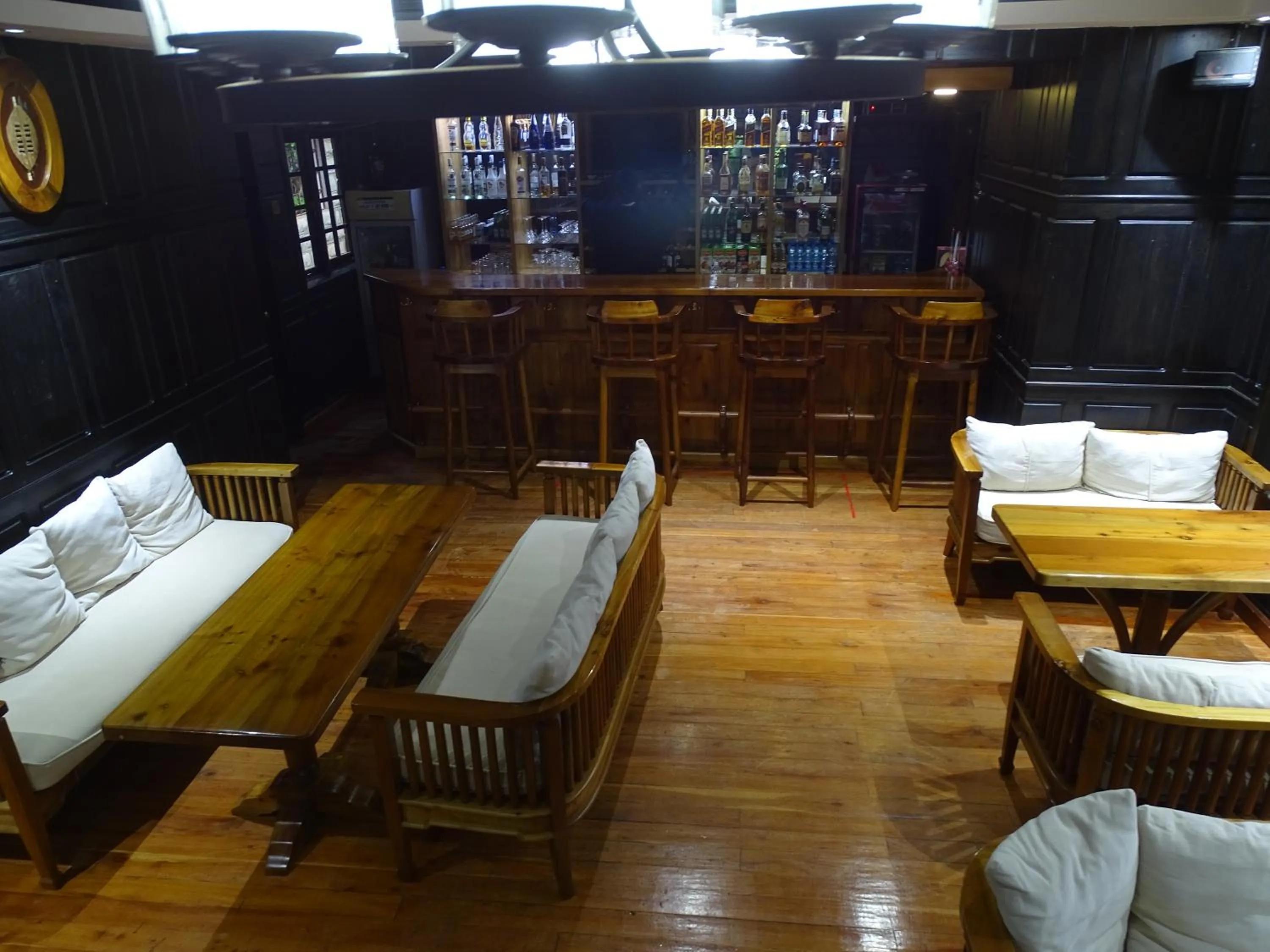 Lounge or bar in Le Pristine Wellness and Healing Hotel