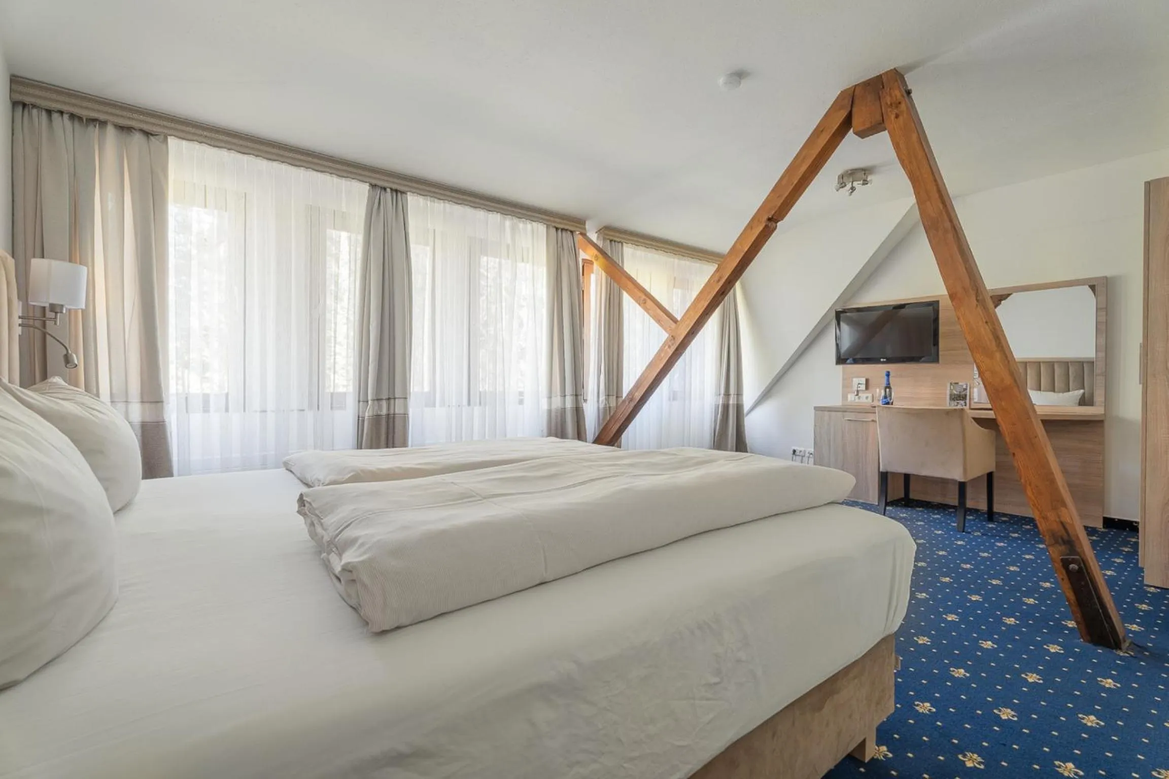 Photo of the whole room, Bed in Hotel Zur Heidschnucke