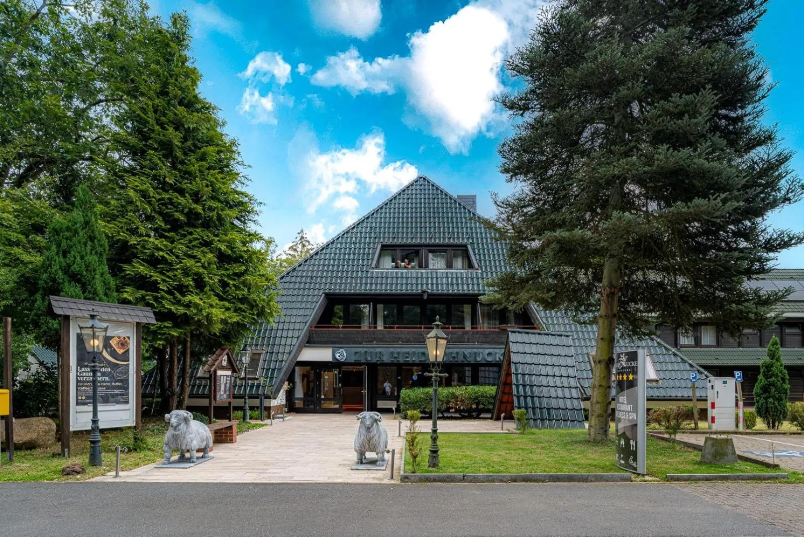 Property building in Hotel Zur Heidschnucke