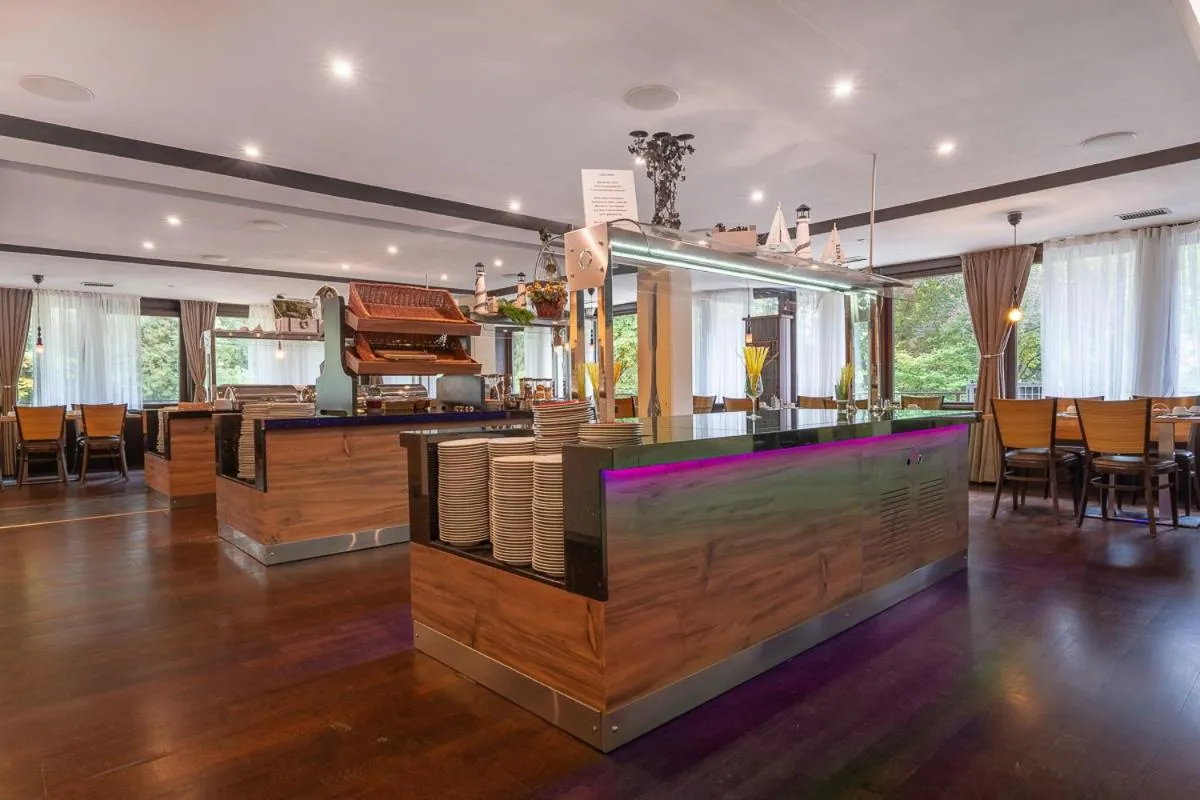 Buffet breakfast in Hotel Zur Heidschnucke