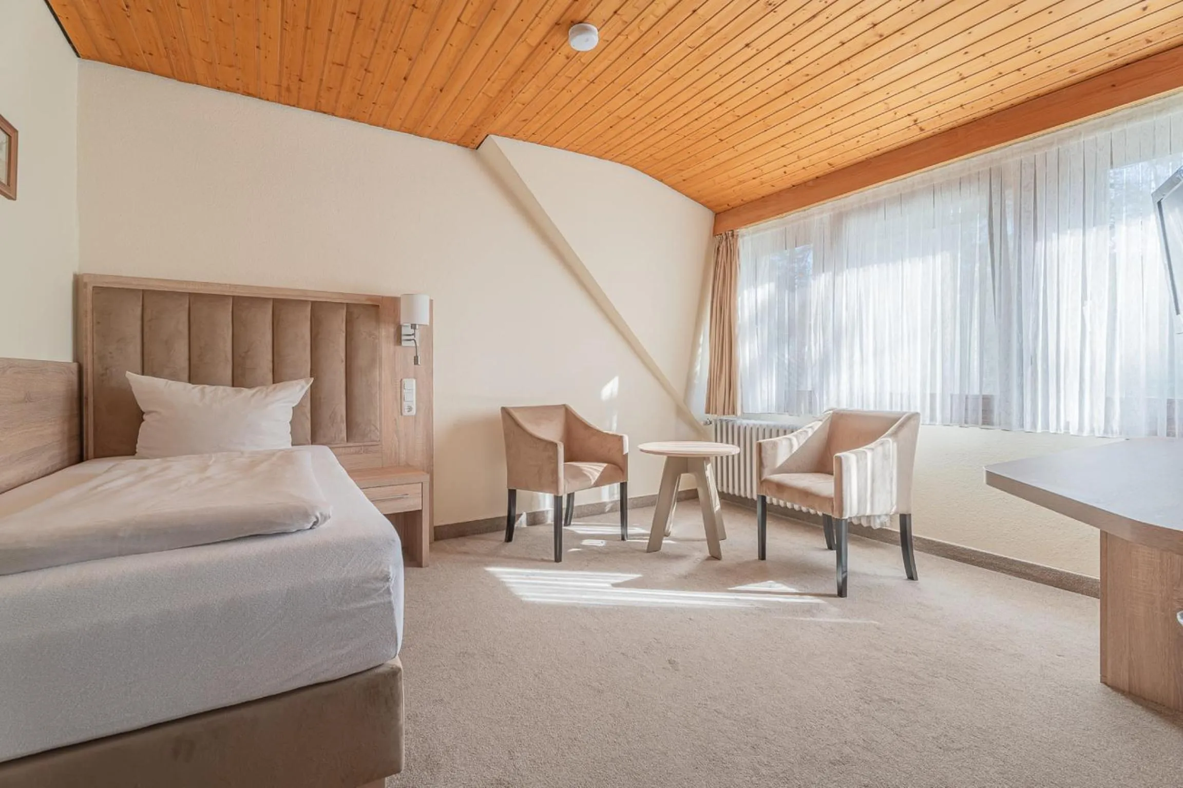 Photo of the whole room, Bed in Hotel Zur Heidschnucke