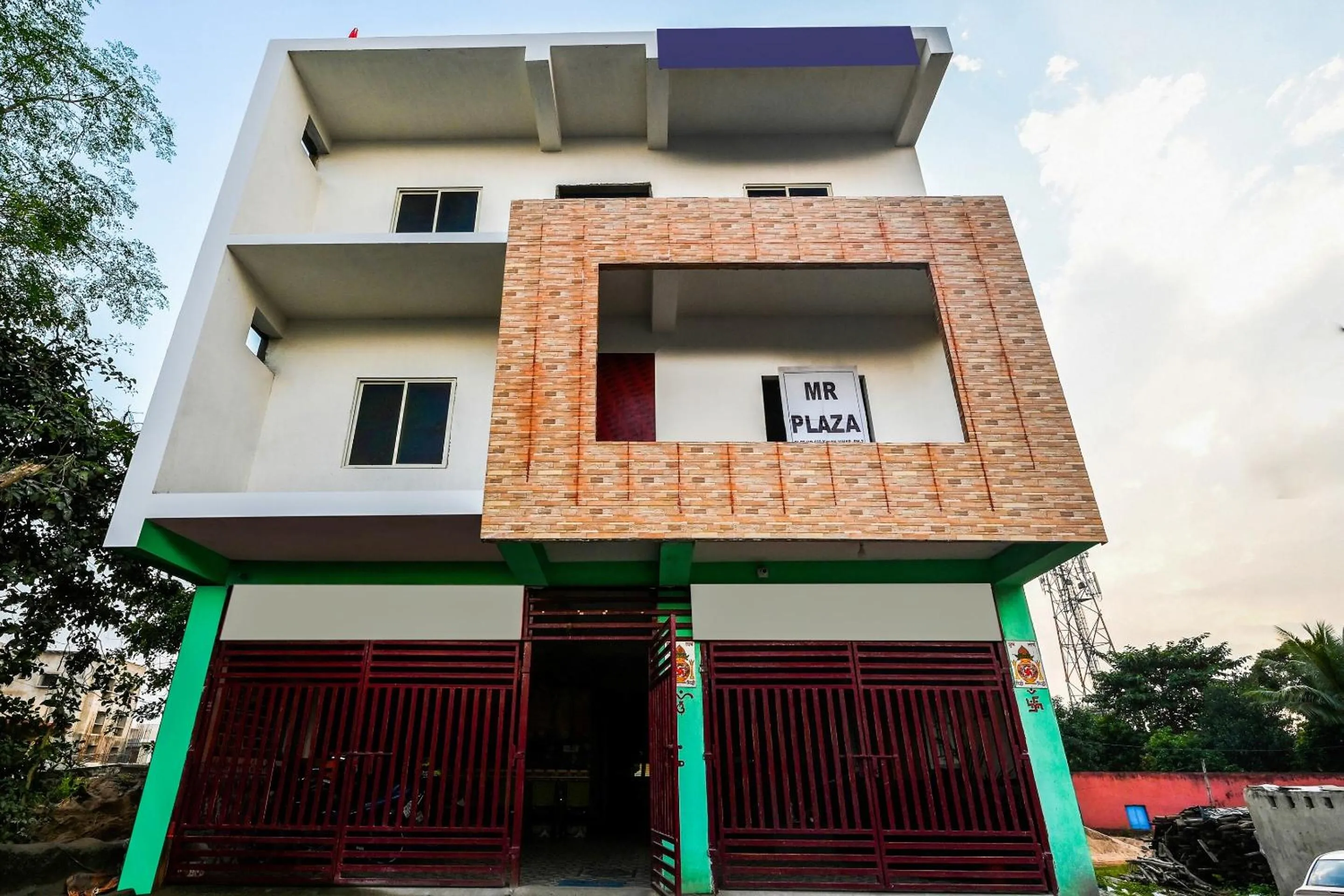 Facade/entrance in SPOT ON M R Plaza