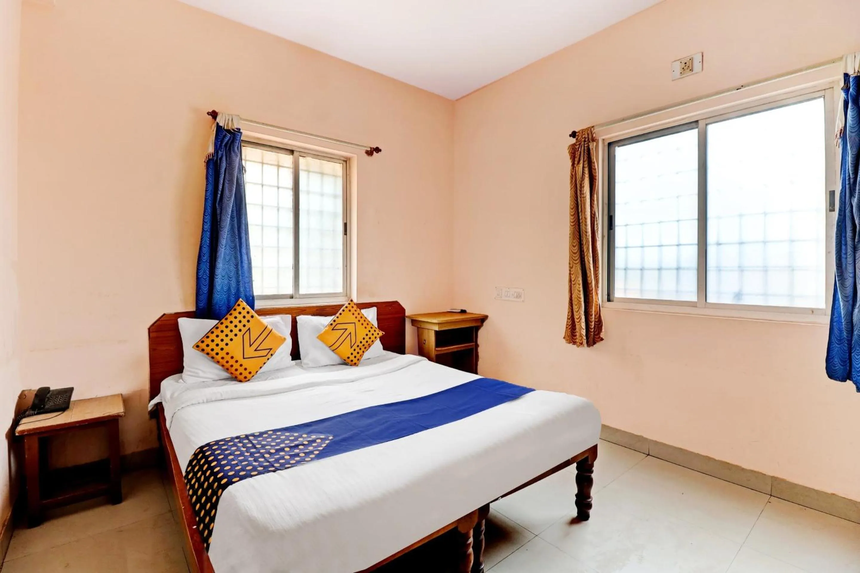 Bedroom, Bed in Hotel O Spot on S L V Comfort