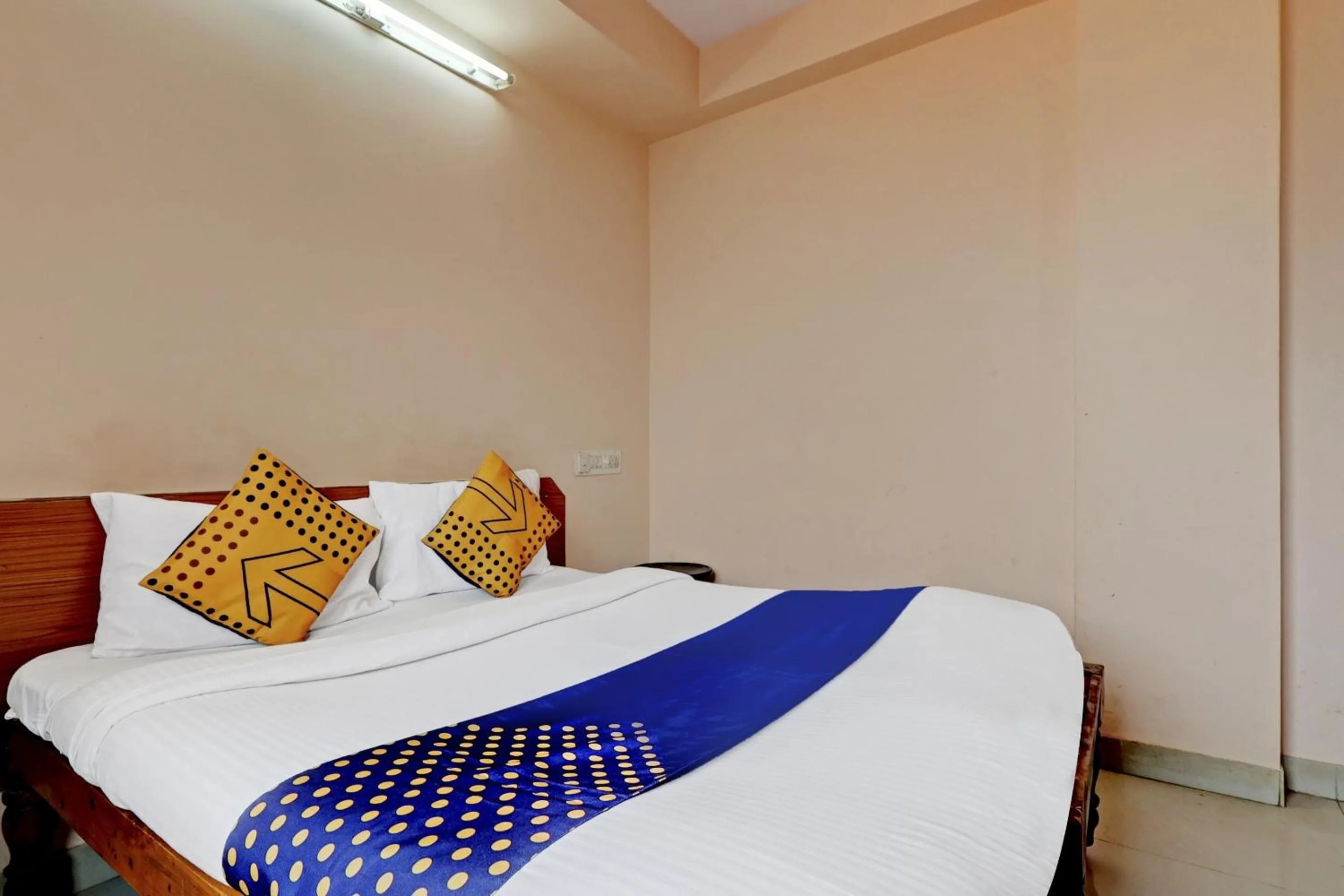 Bedroom, Bed in Hotel O Spot on S L V Comfort