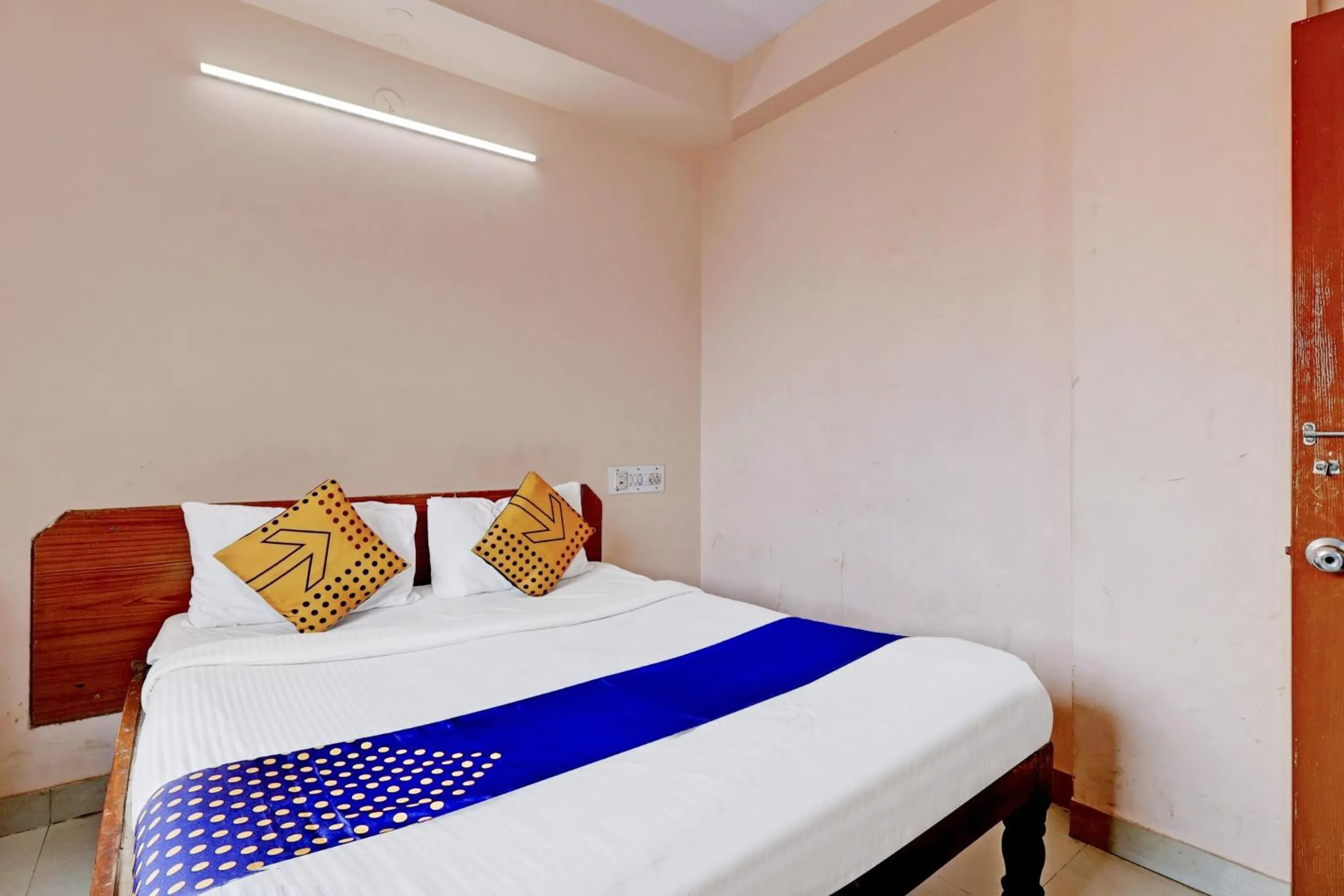 Bedroom, Bed in Hotel O Spot on S L V Comfort